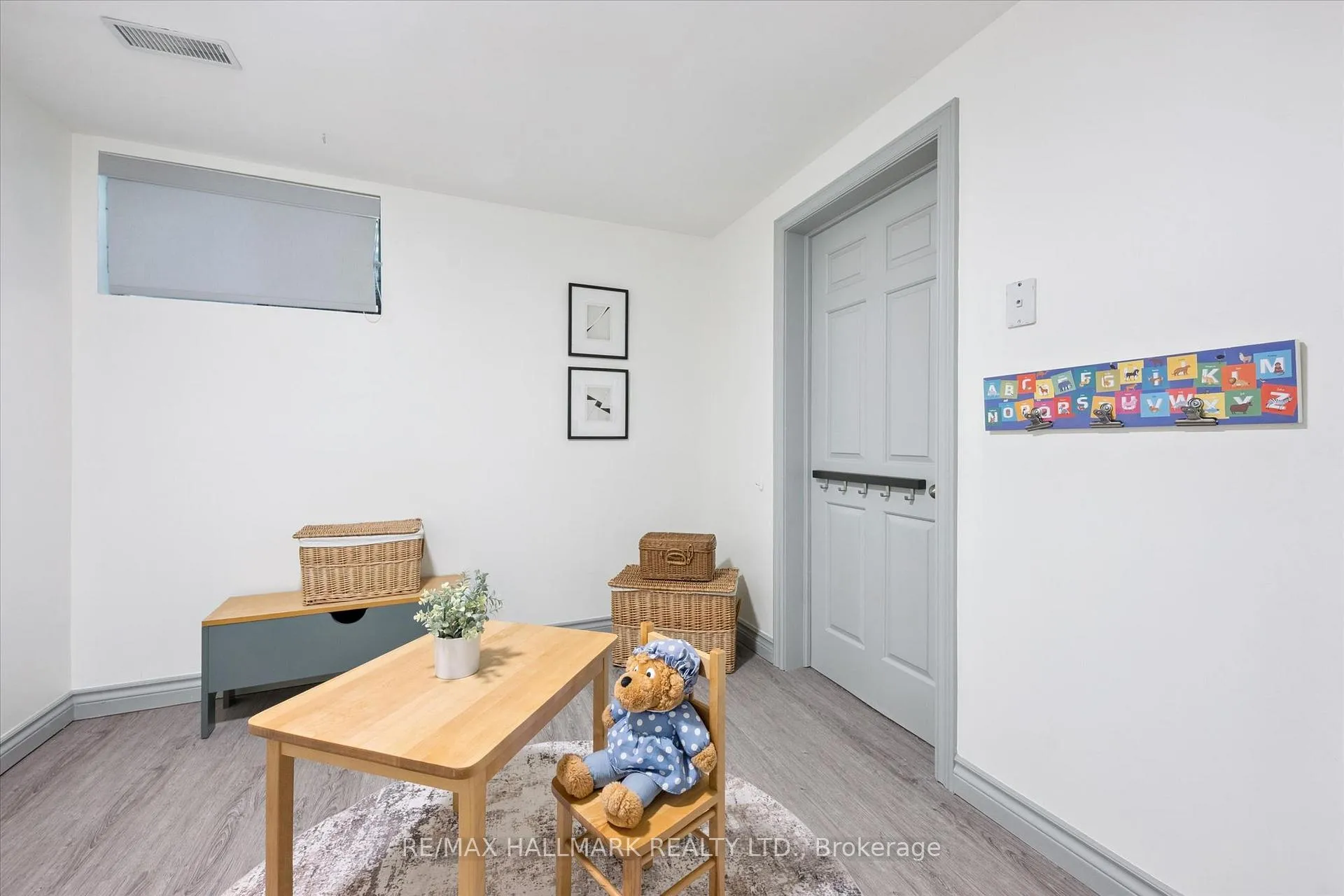 Photo 38 of 98 Rosemary Lane, Hamilton, Ancaster — HOMEH