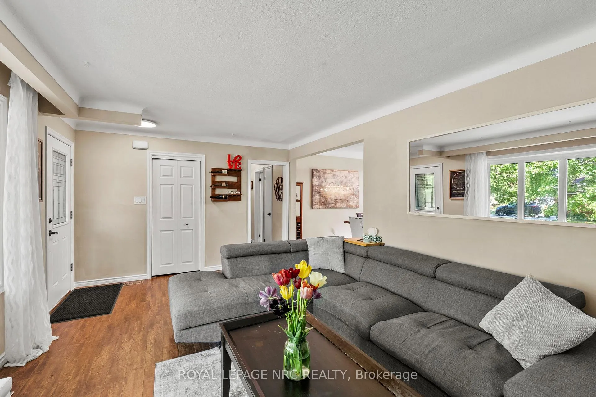 Photo 10 of 10 Ancaster Boulevard, St. Catharines, Carlton/Bunting — HOMEH