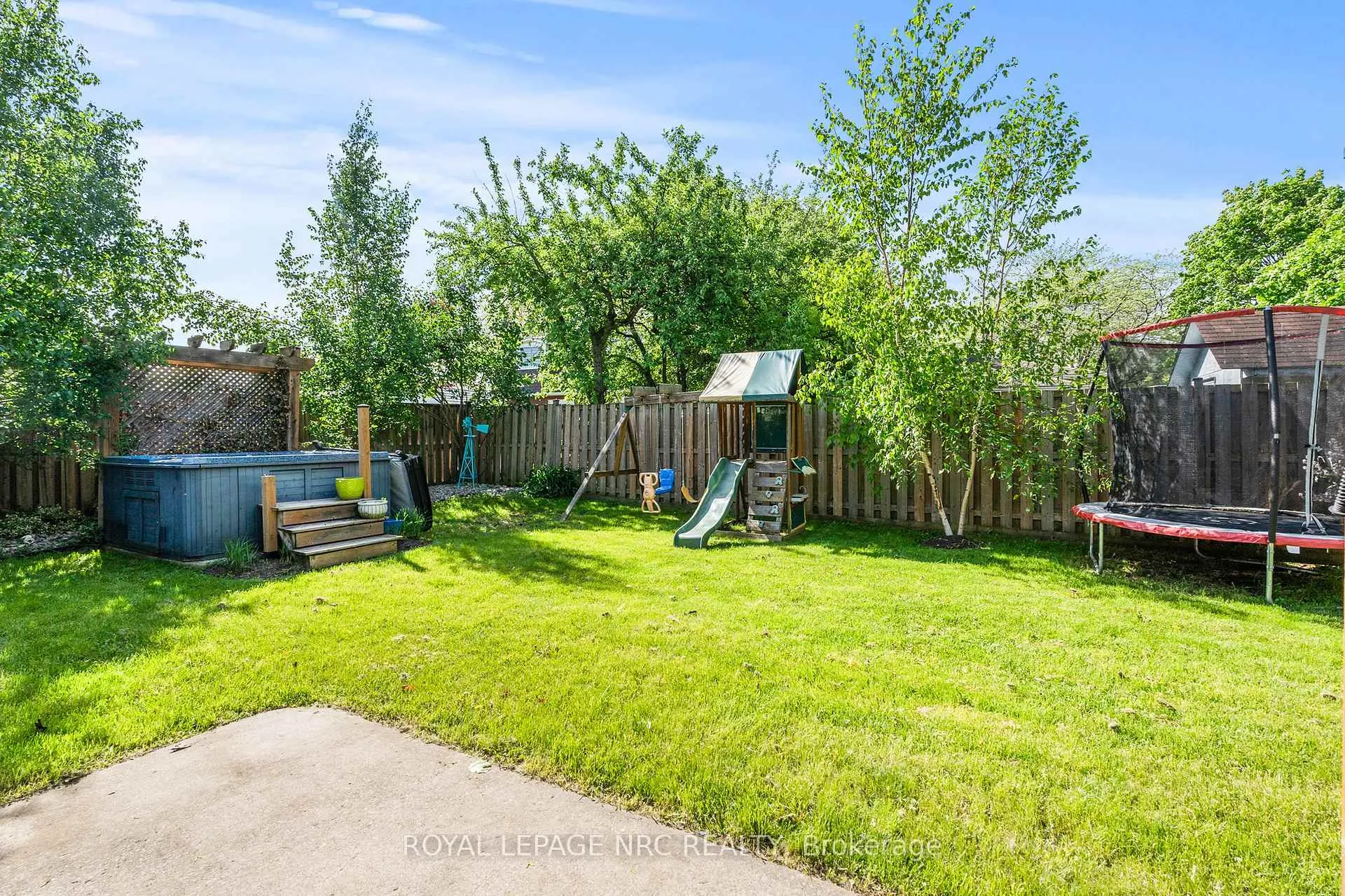 Photo 35 of 10 Ancaster Boulevard, St. Catharines, Carlton/Bunting — HOMEH