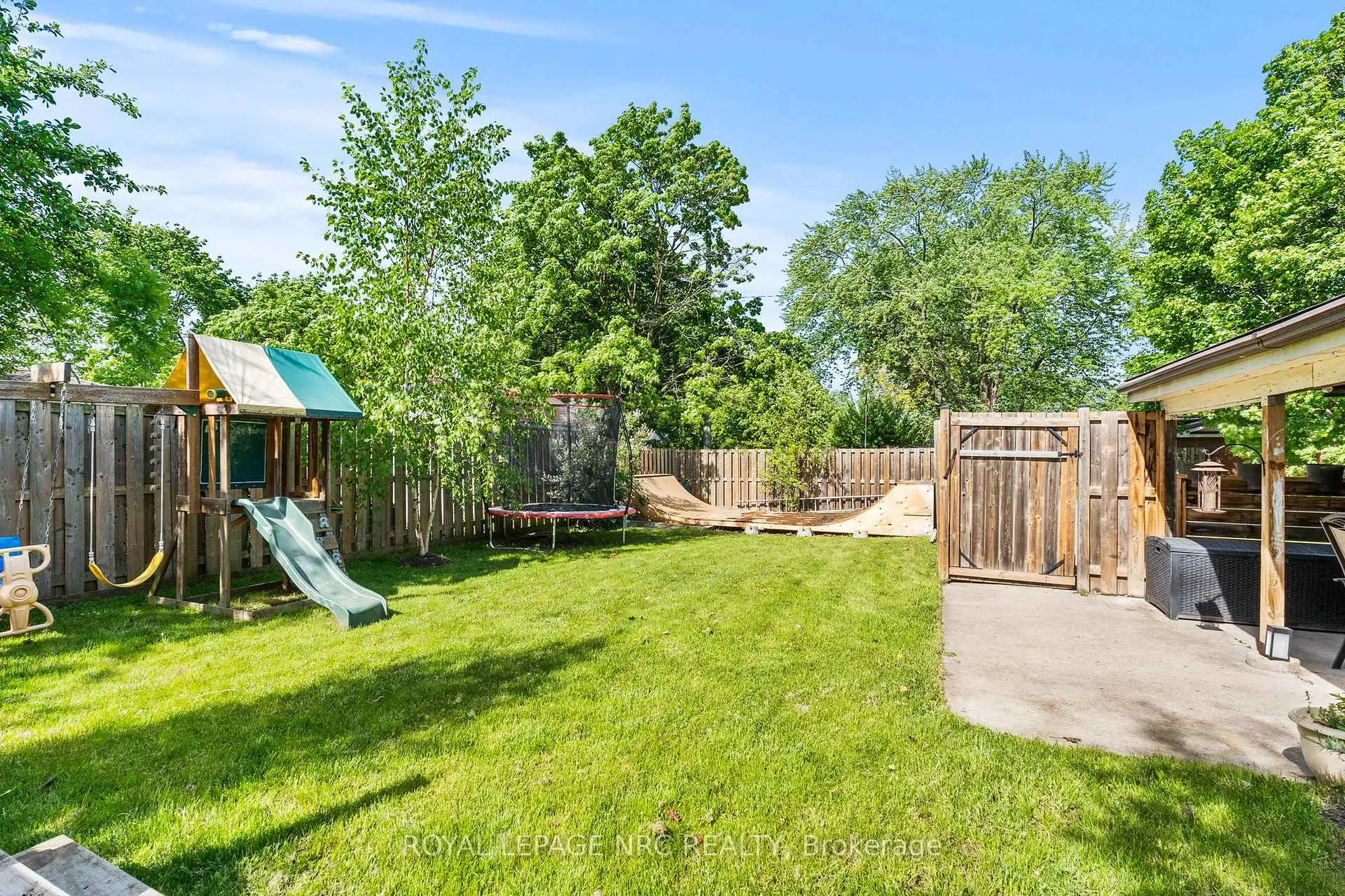 Photo 42 of 10 Ancaster Boulevard, St. Catharines, Carlton/Bunting — HOMEH