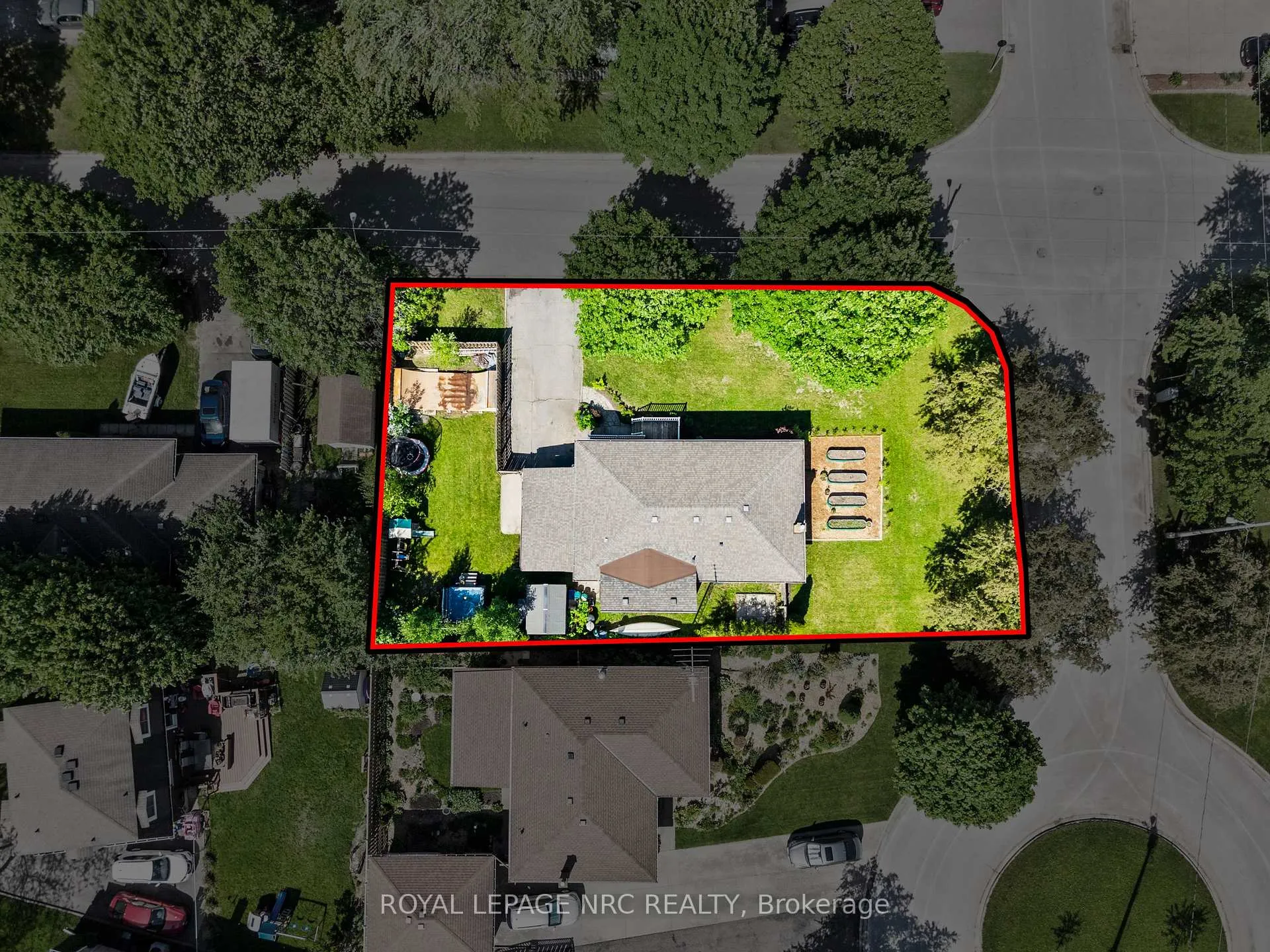 Photo 44 of 10 Ancaster Boulevard, St. Catharines, Carlton/Bunting — HOMEH