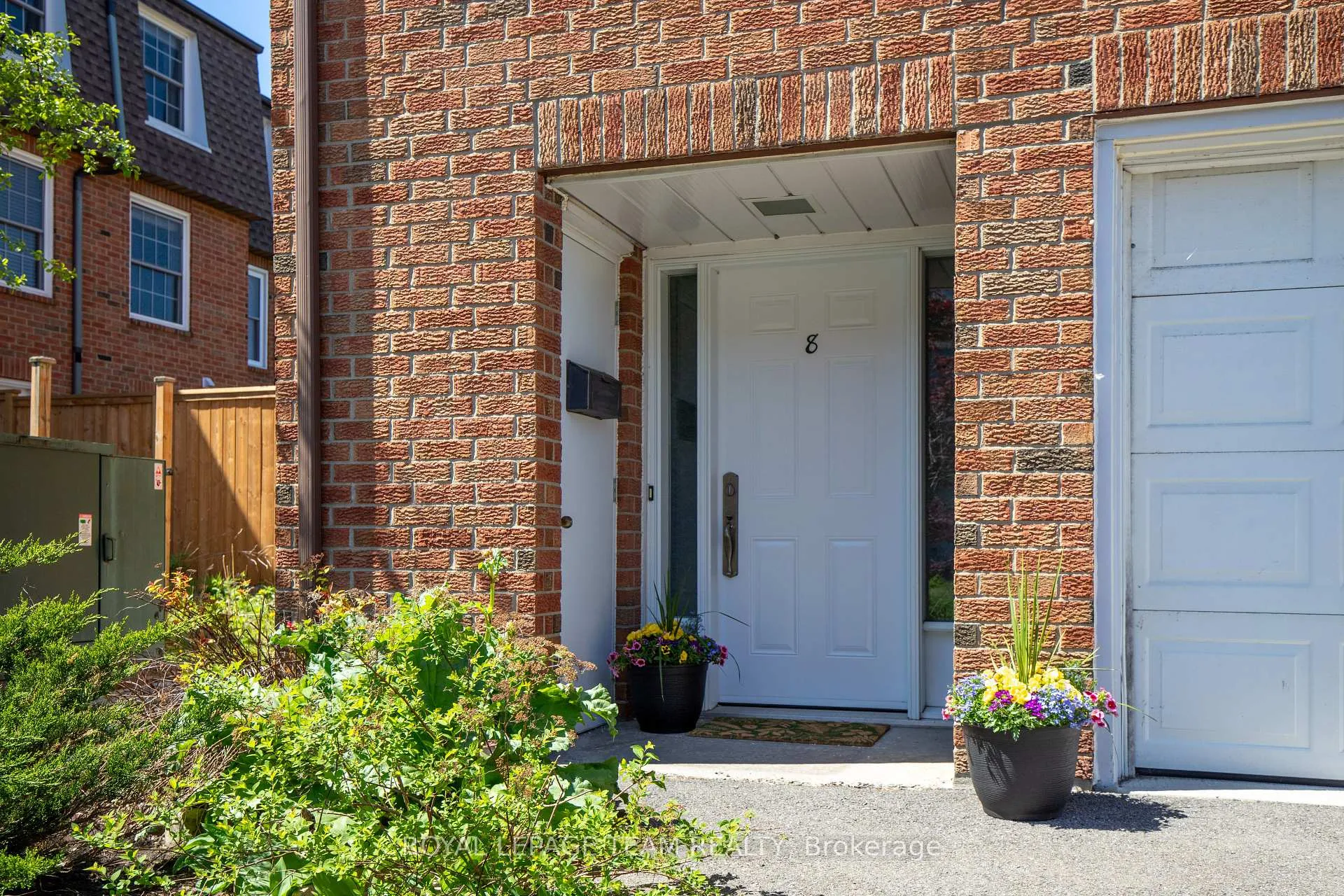 Photo 2 of 8 Moorside Private, Ottawa, Carleton Heights — HOMEH