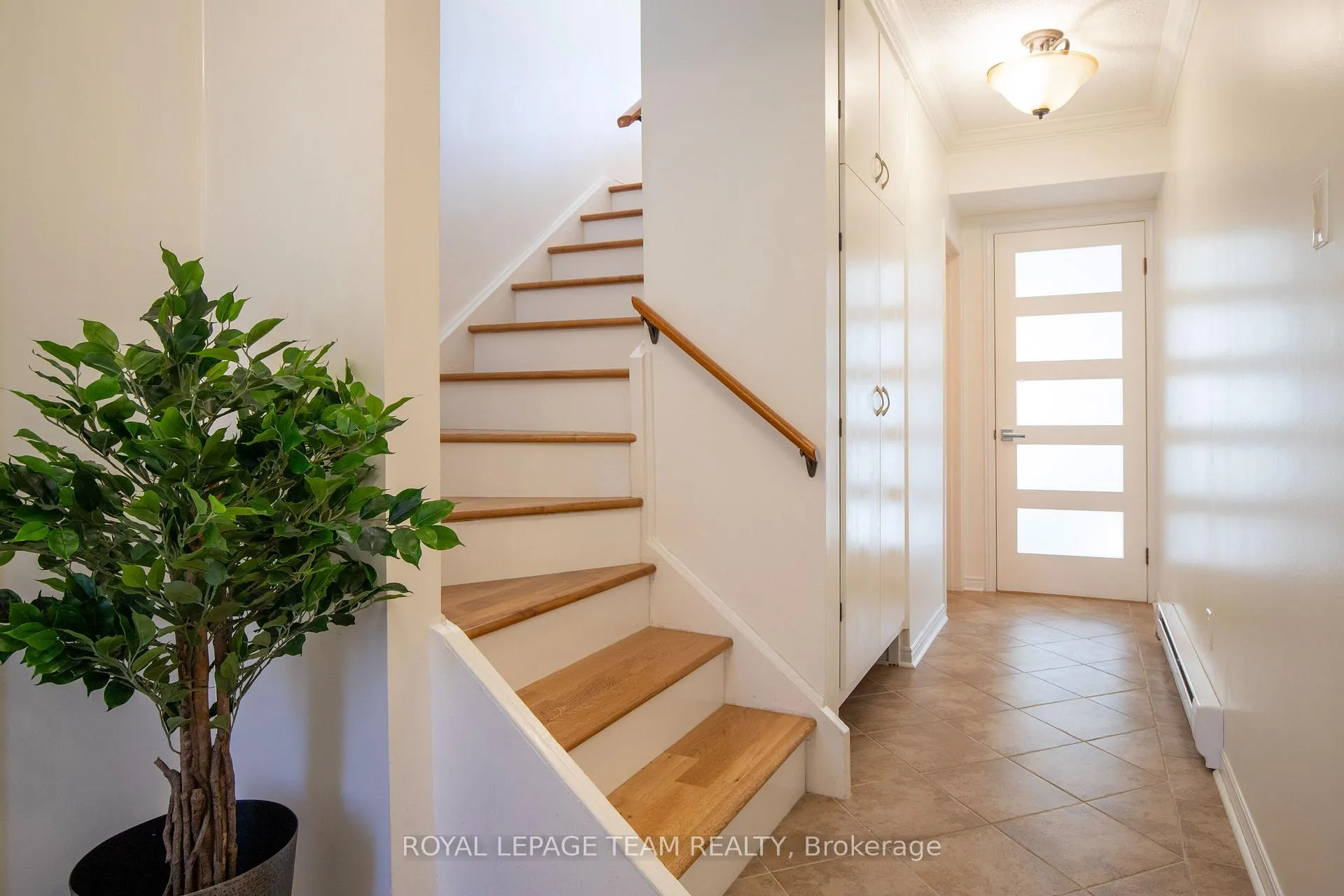 Photo 3 of 8 Moorside Private, Ottawa, Carleton Heights — HOMEH
