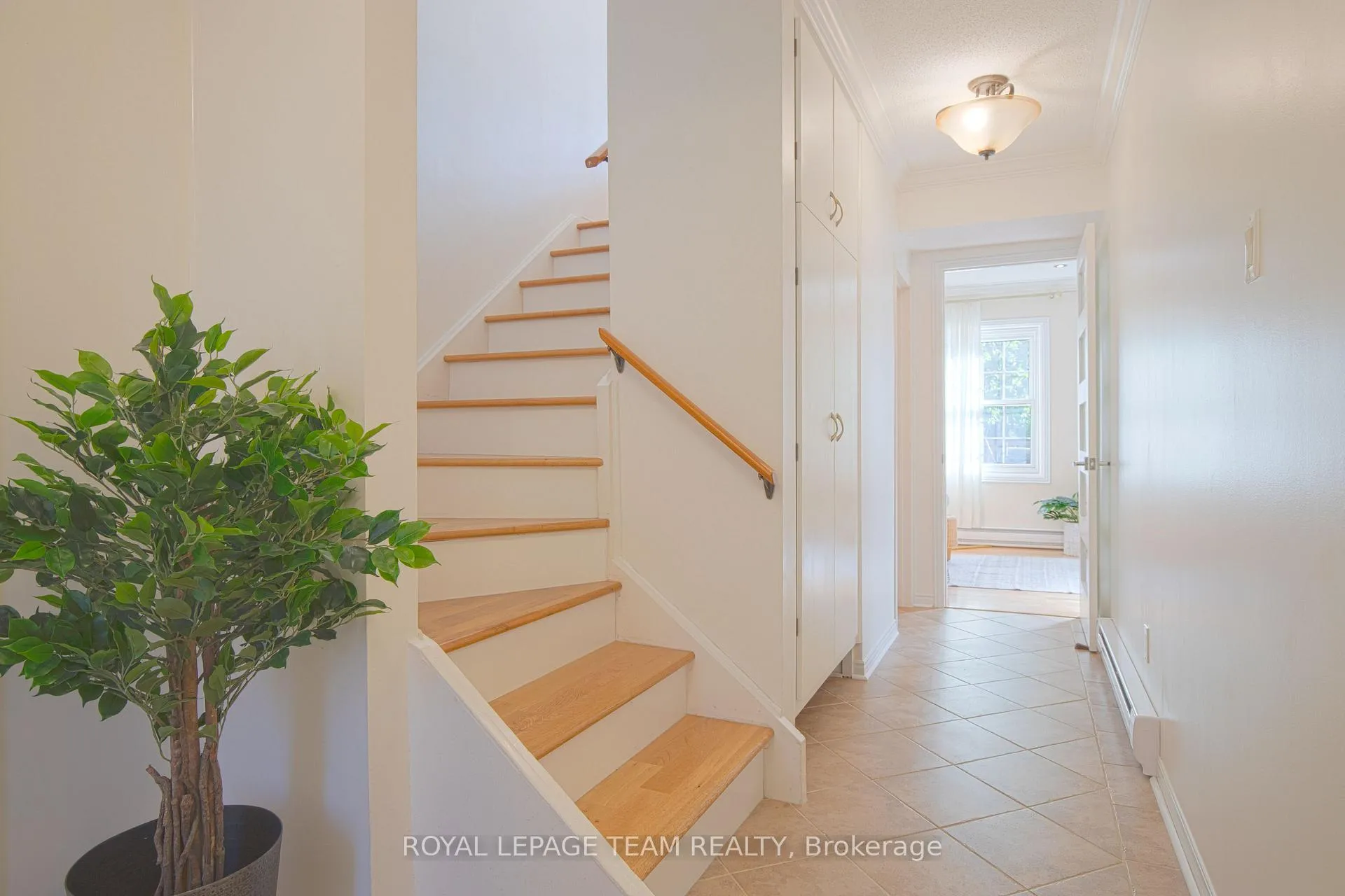 Photo 4 of 8 Moorside Private, Ottawa, Carleton Heights — HOMEH