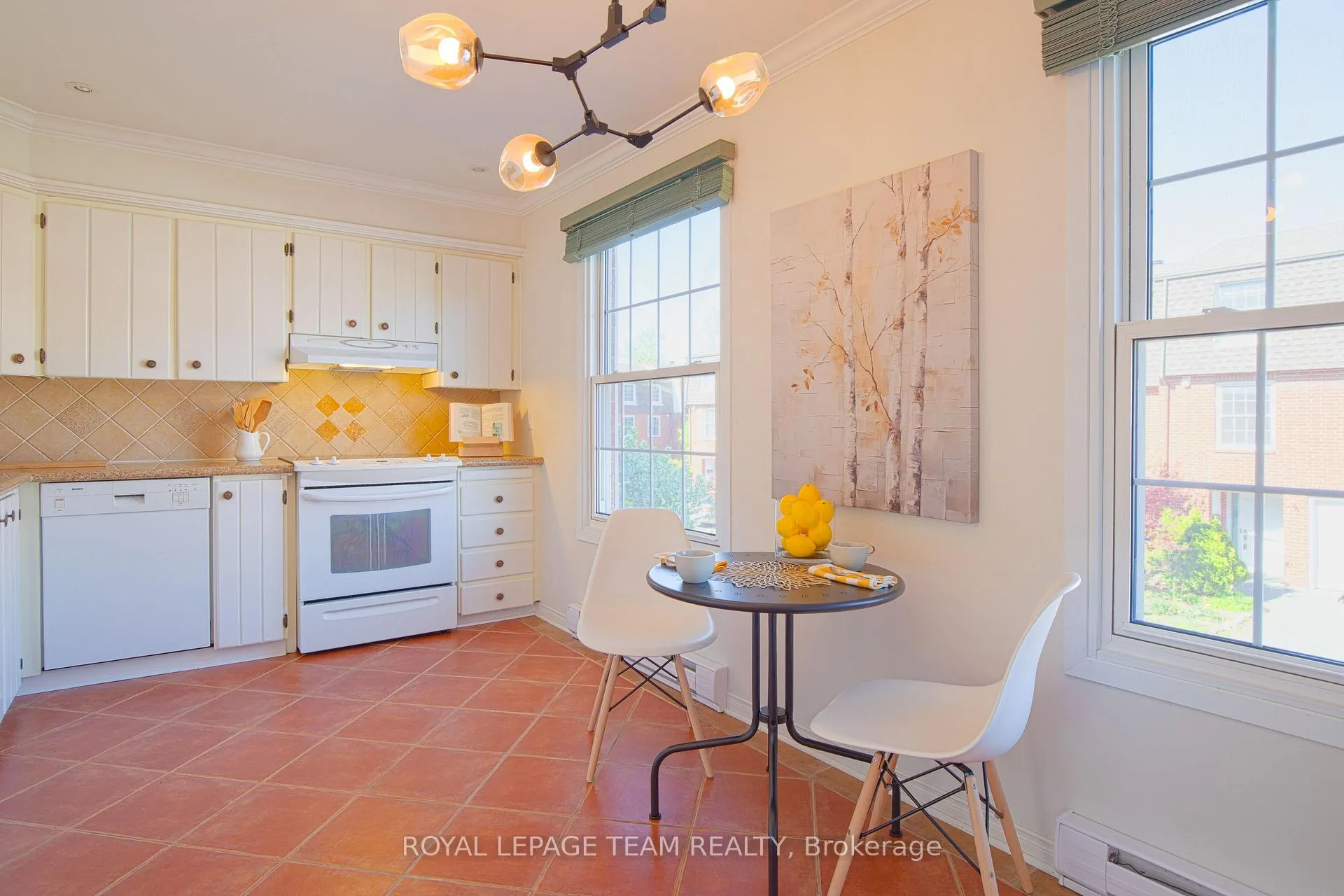Photo 10 of 8 Moorside Private, Ottawa, Carleton Heights — HOMEH
