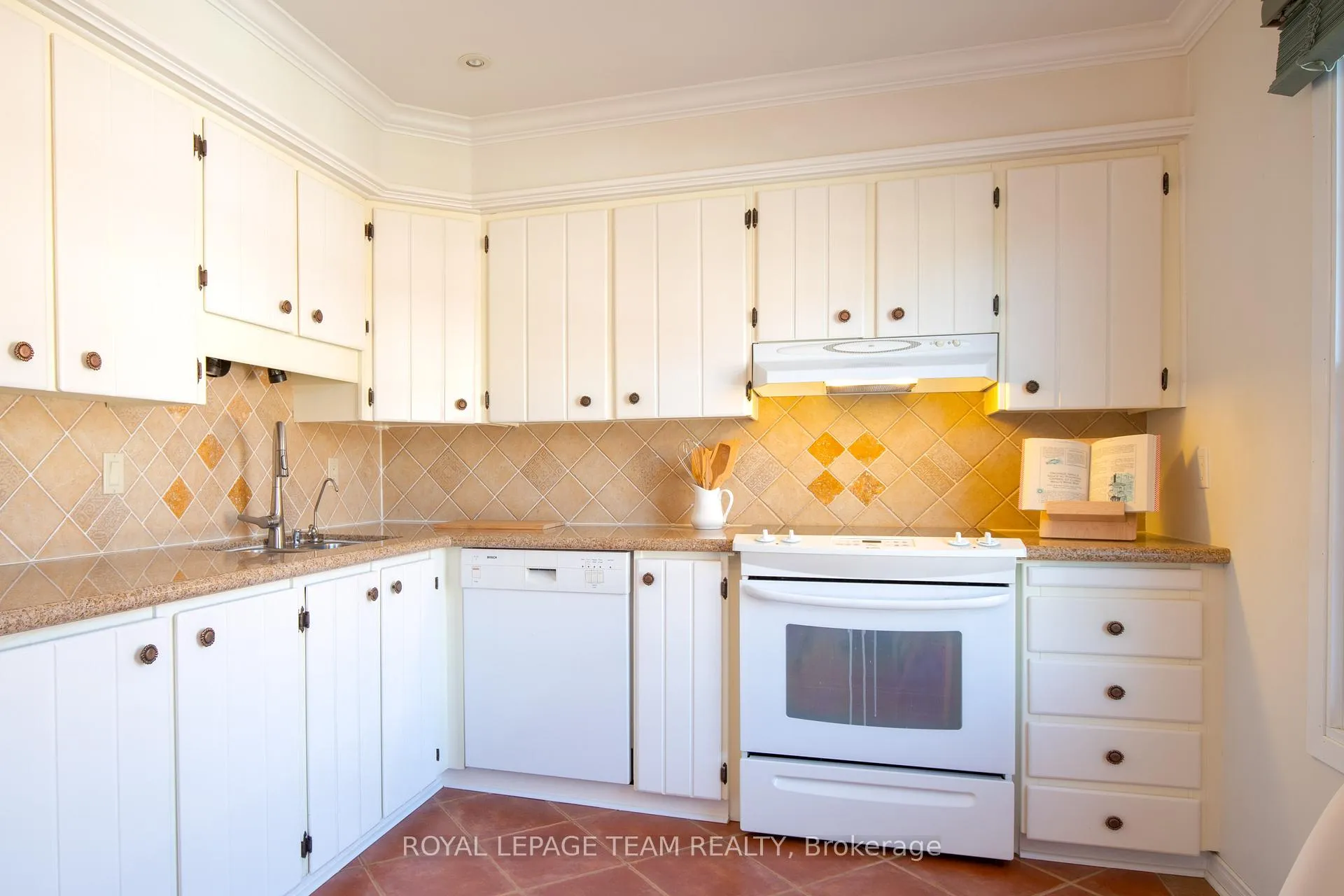 Photo 11 of 8 Moorside Private, Ottawa, Carleton Heights — HOMEH