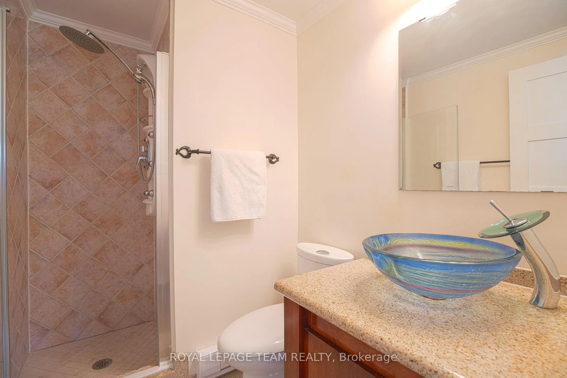 Photo 17 of 8 Moorside Private, Ottawa, Carleton Heights — HOMEH