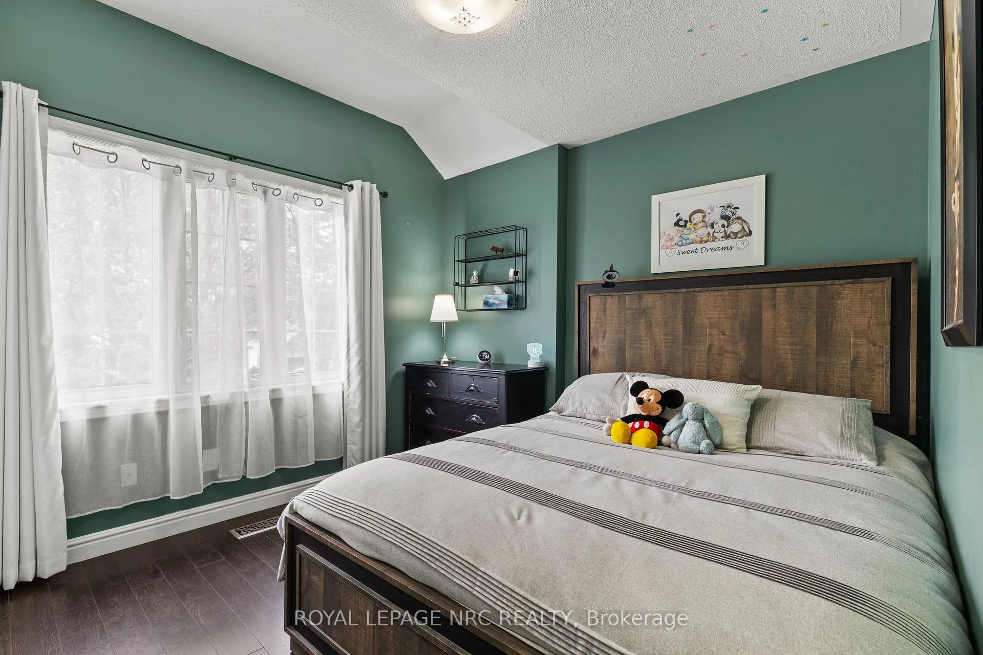 Photo 17 of 40 Longfellow Avenue, St. Catharines, Haig — HOMEH