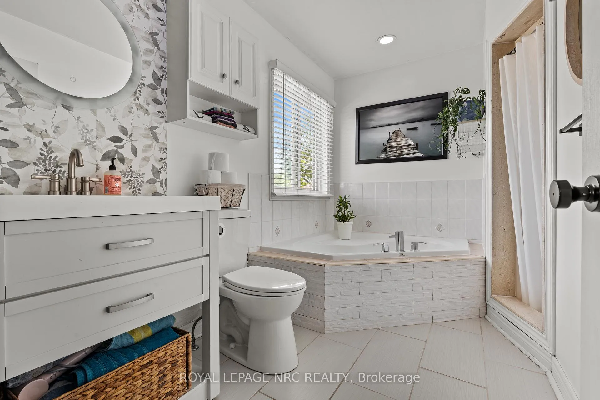 Photo 20 of 40 Longfellow Avenue, St. Catharines, Haig — HOMEH