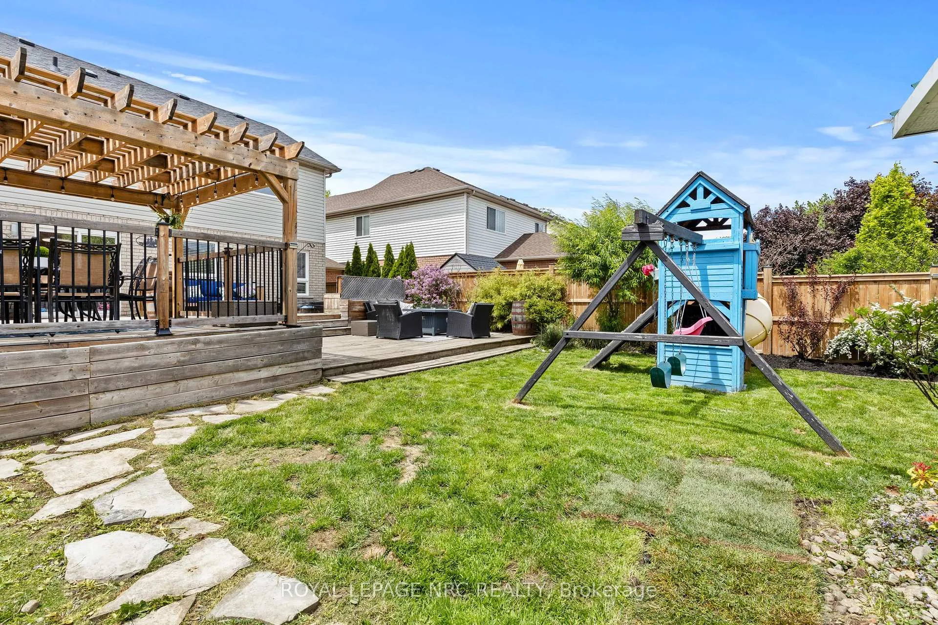 Photo 26 of 40 Longfellow Avenue, St. Catharines, Haig — HOMEH