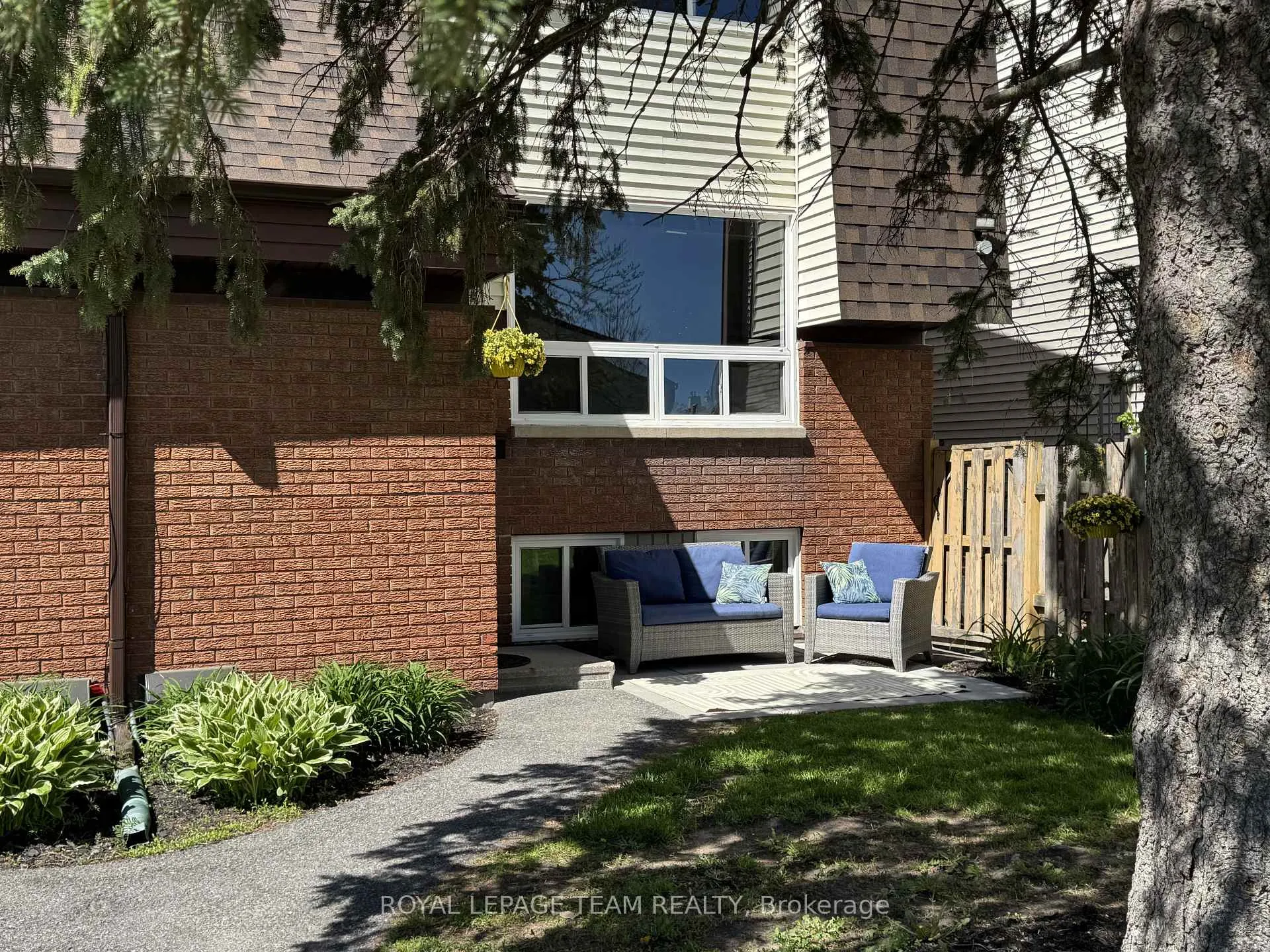 Photo 2 of Unit B, 21 Woodvale Green, Ottawa, Craig Henry/Woodvale — HOMEH