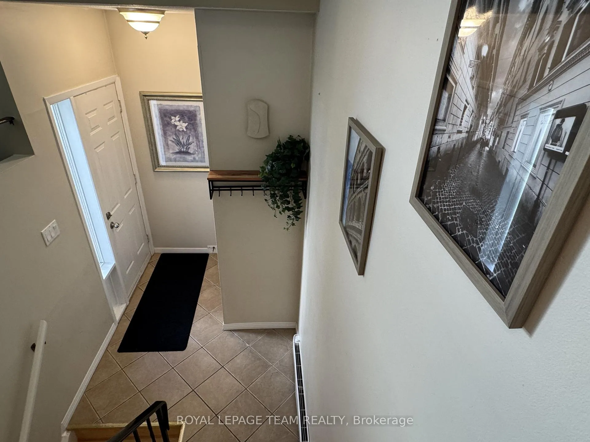 Photo 4 of Unit B, 21 Woodvale Green, Ottawa, Craig Henry/Woodvale — HOMEH