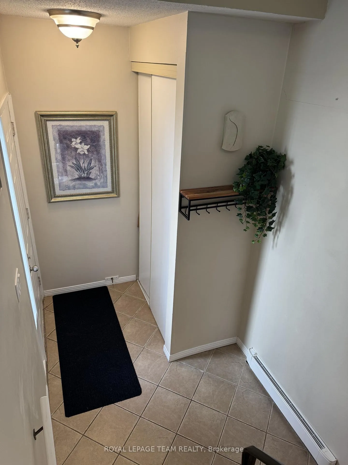 Photo 5 of Unit B, 21 Woodvale Green, Ottawa, Craig Henry/Woodvale — HOMEH
