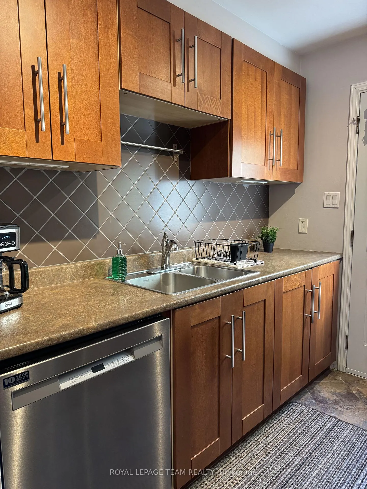 Photo 9 of Unit B, 21 Woodvale Green, Ottawa, Craig Henry/Woodvale — HOMEH