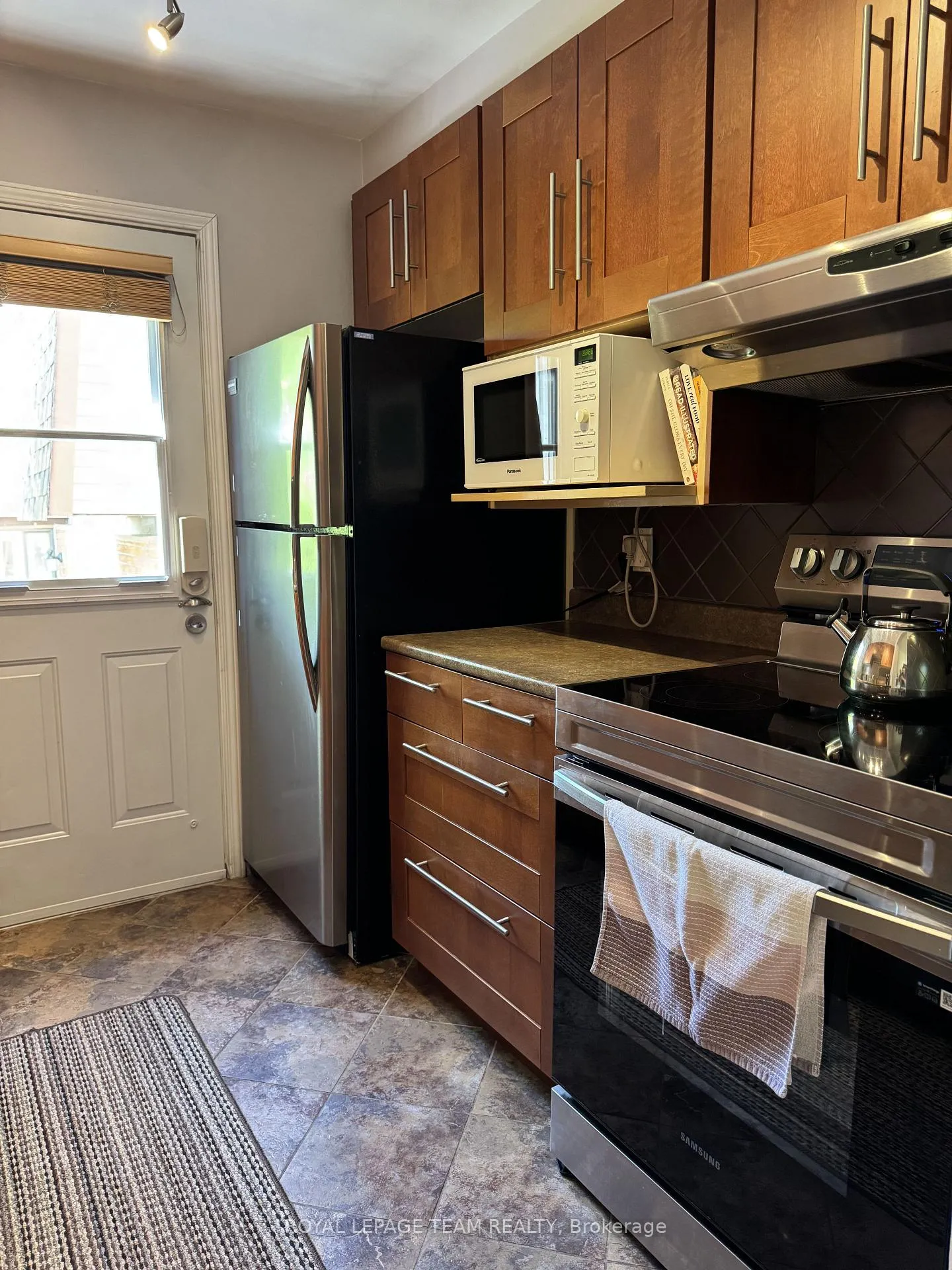 Photo 11 of Unit B, 21 Woodvale Green, Ottawa, Craig Henry/Woodvale — HOMEH