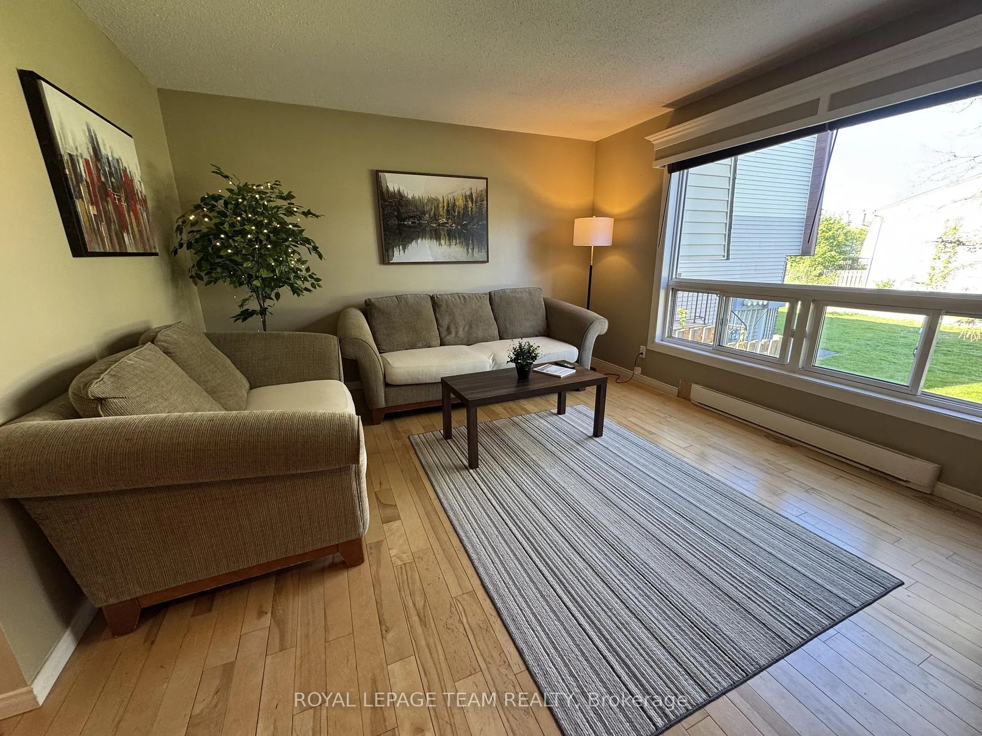 Photo 14 of Unit B, 21 Woodvale Green, Ottawa, Craig Henry/Woodvale — HOMEH
