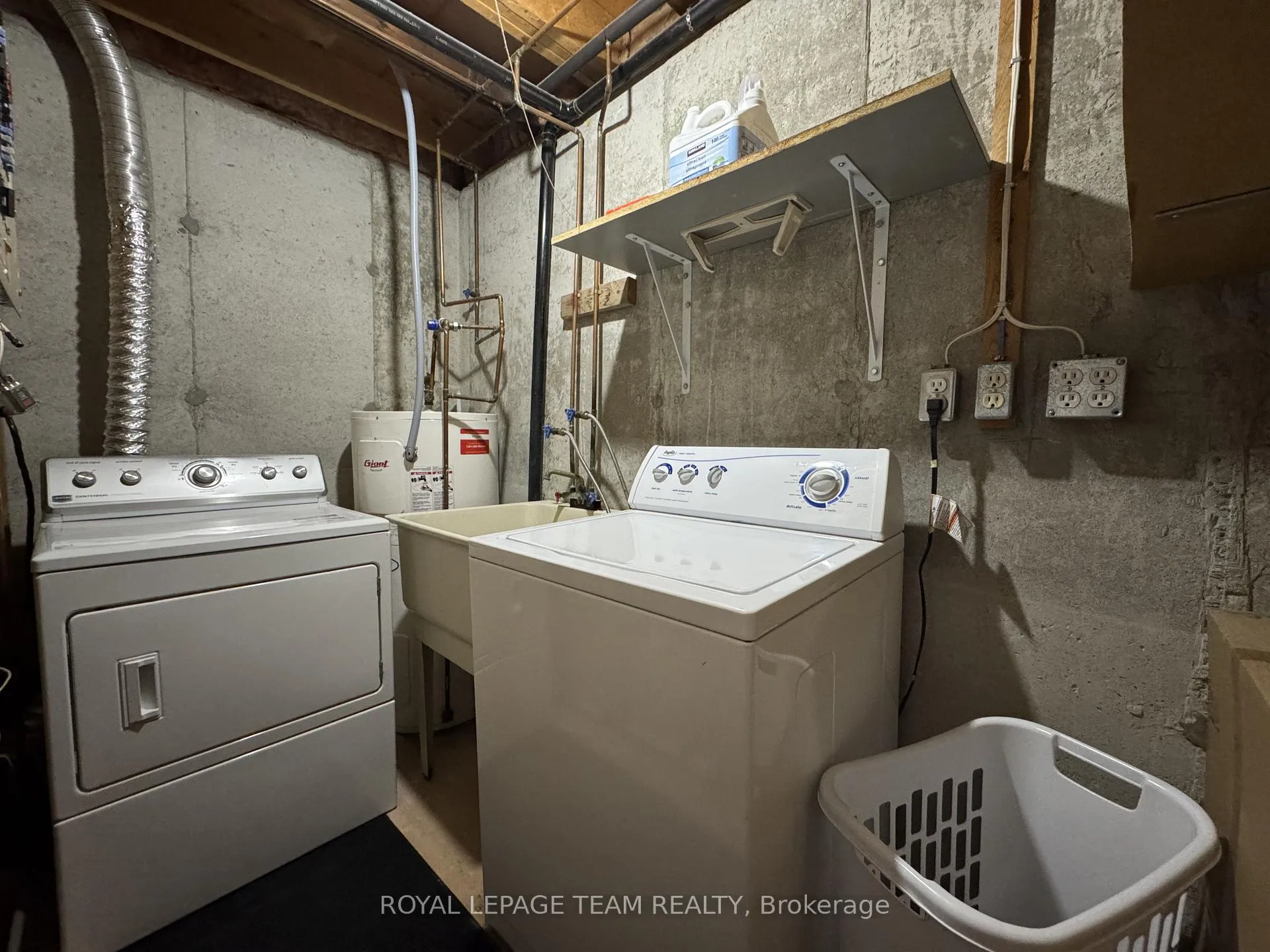 Photo 38 of Unit B, 21 Woodvale Green, Ottawa, Craig Henry/Woodvale — HOMEH