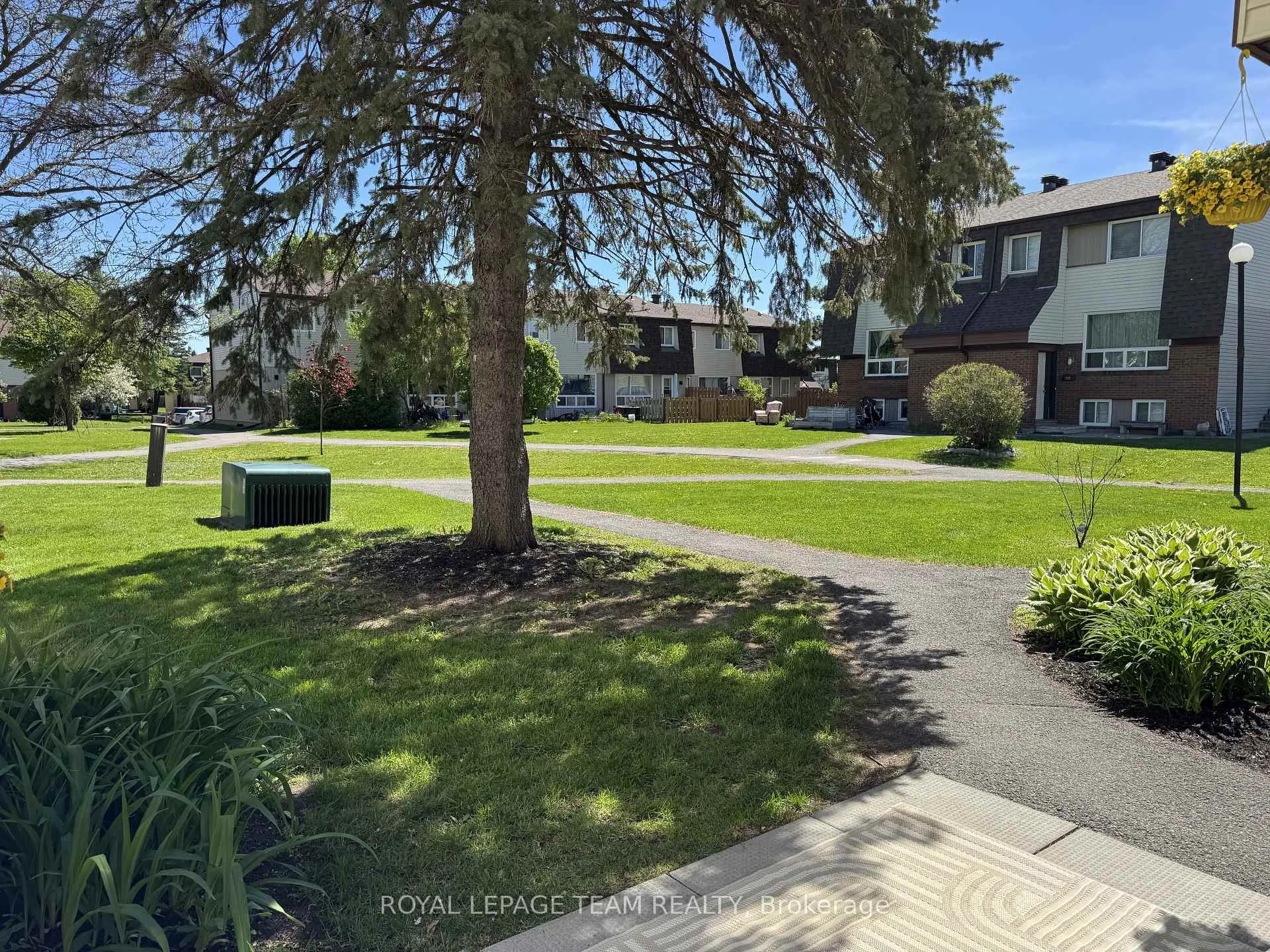 Photo 39 of Unit B, 21 Woodvale Green, Ottawa, Craig Henry/Woodvale — HOMEH