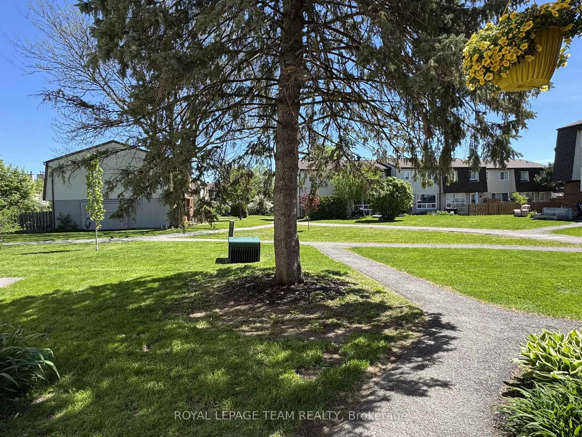 Photo 40 of Unit B, 21 Woodvale Green, Ottawa, Craig Henry/Woodvale — HOMEH