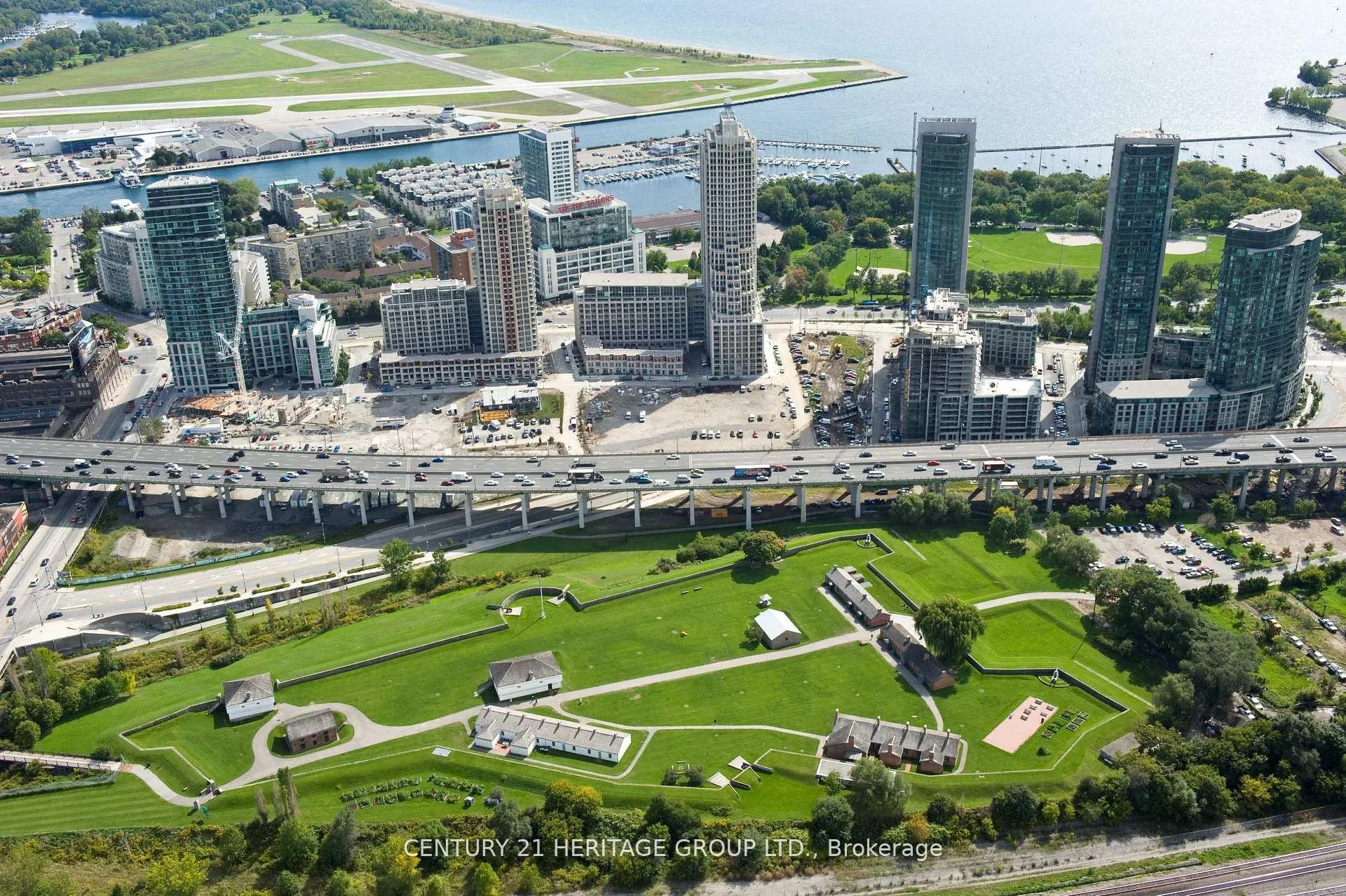 Photo 3 of Unit 2713, 231 Fort York Boulevard, Toronto, Niagara — HOMEH