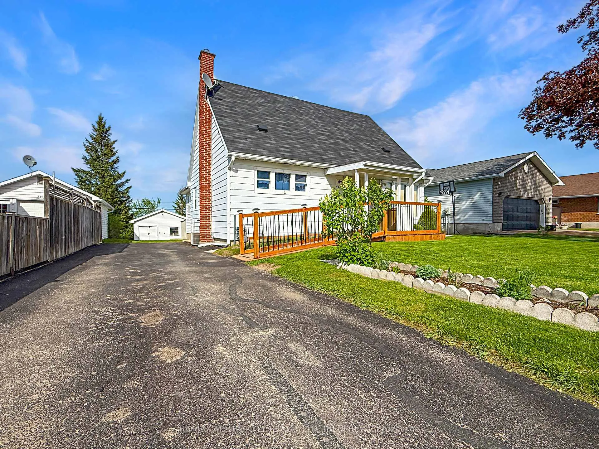 Photo 2 of 597 Fortington Street, Renfrew — HOMEH