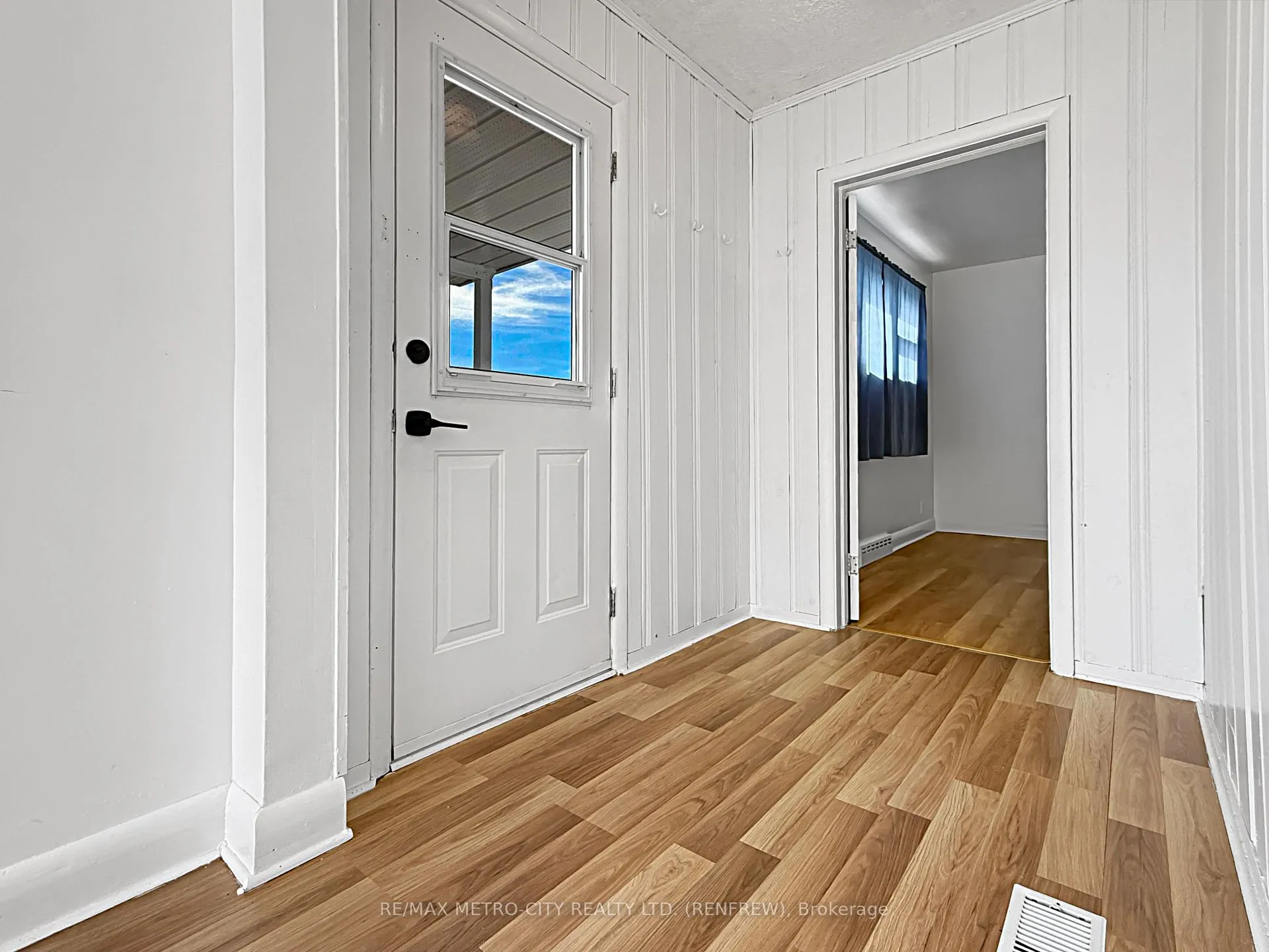 Photo 4 of 597 Fortington Street, Renfrew — HOMEH