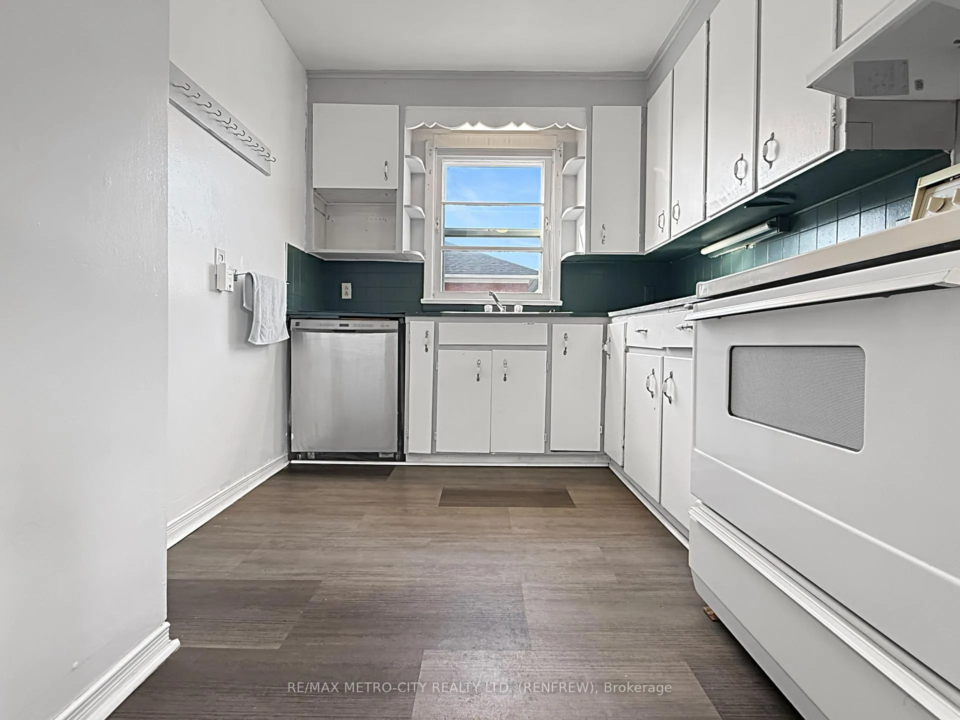 Photo 12 of 597 Fortington Street, Renfrew — HOMEH