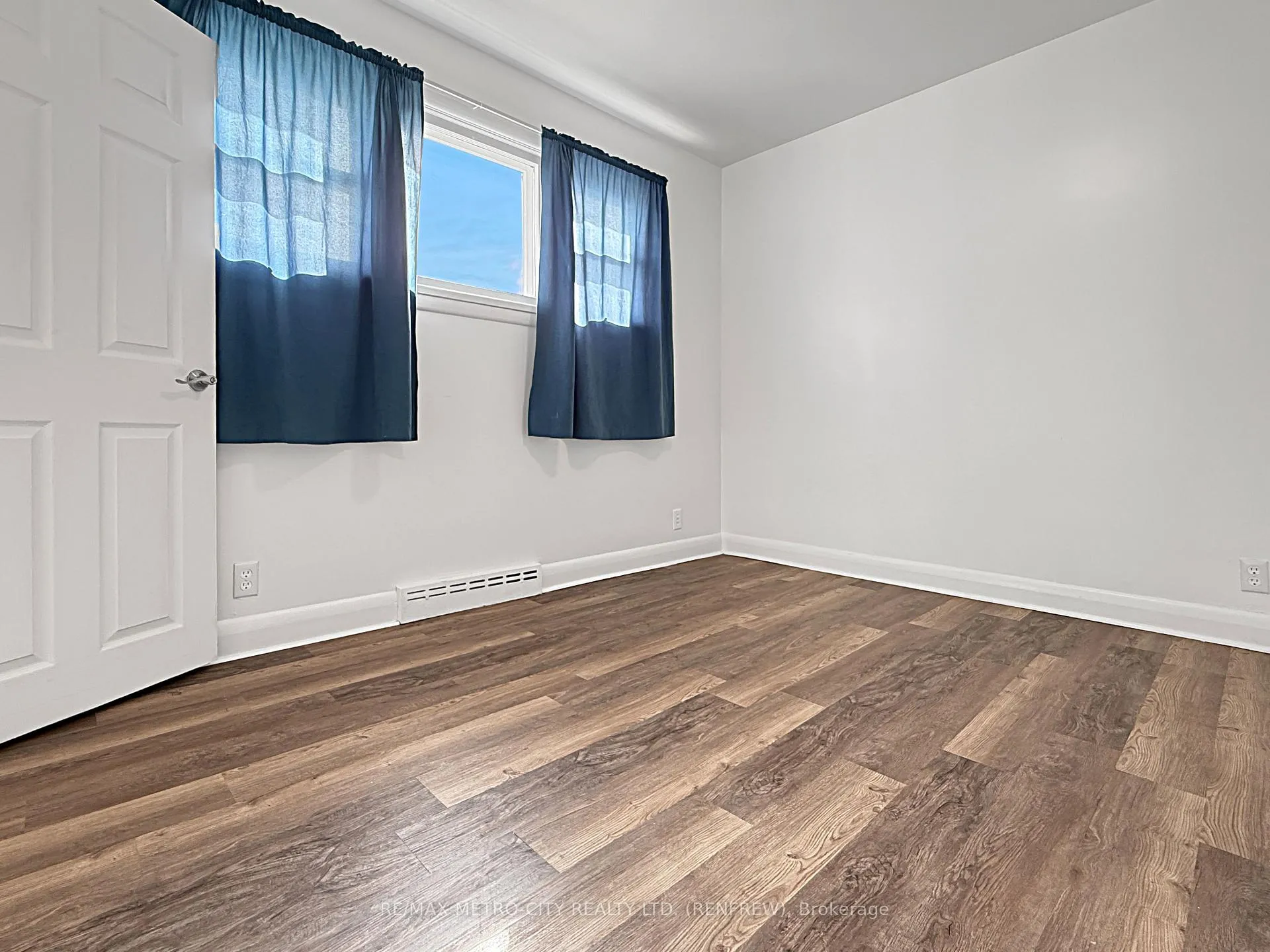 Photo 15 of 597 Fortington Street, Renfrew — HOMEH