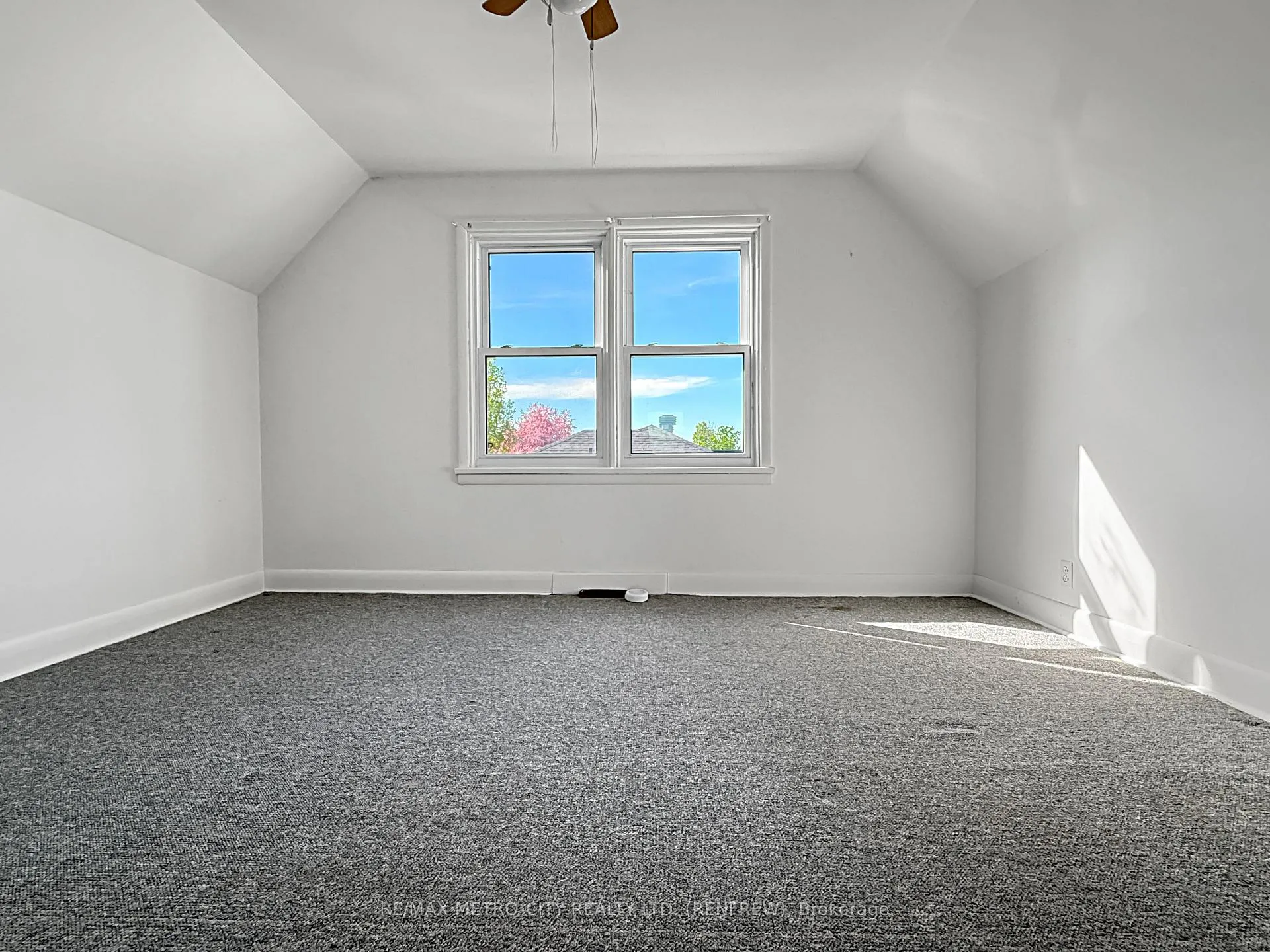 Photo 20 of 597 Fortington Street, Renfrew — HOMEH