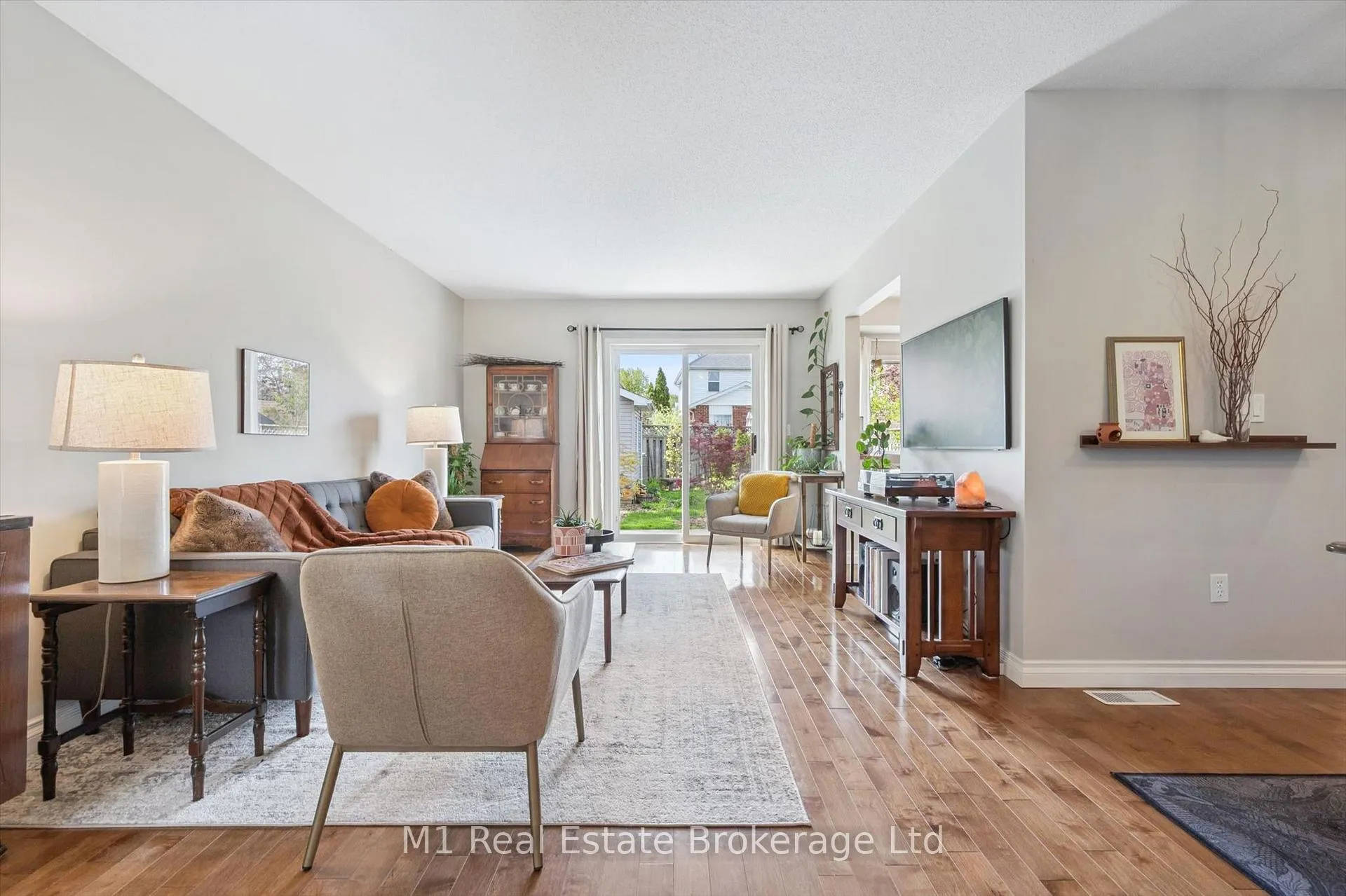 Photo 10 of 82 Starview Crescent, Guelph, Grange Road — HOMEH