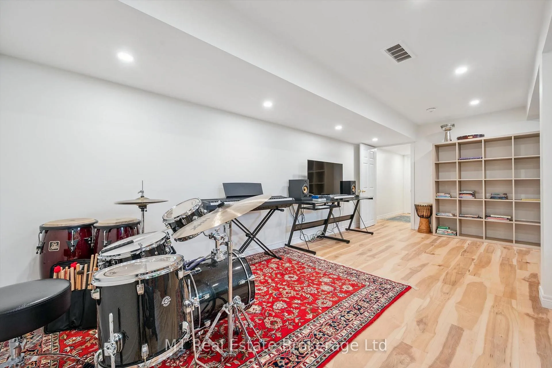Photo 30 of 82 Starview Crescent, Guelph, Grange Road — HOMEH
