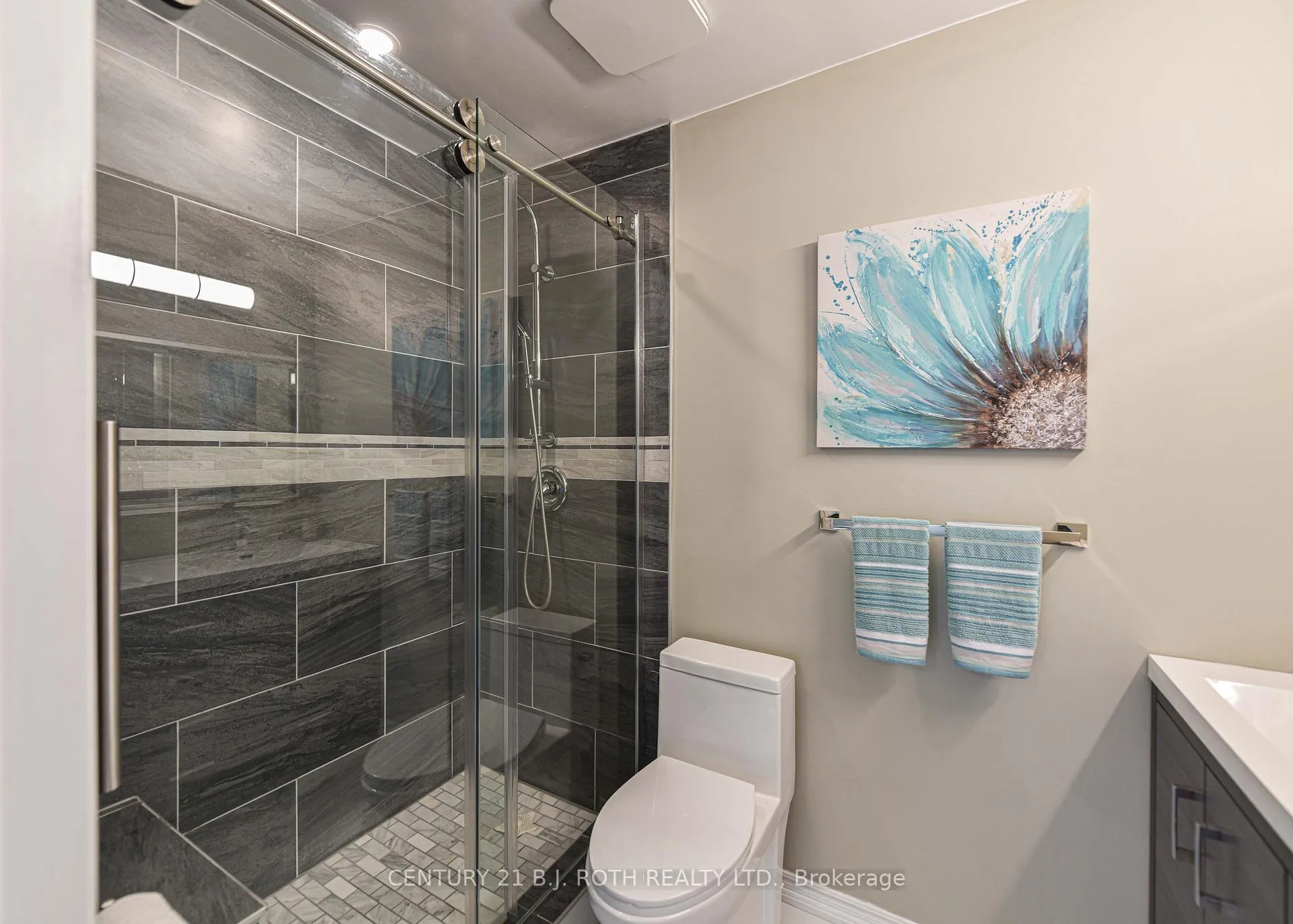 Photo 23 of 60 Simcoe Road, Ramara, Brechin — HOMEH
