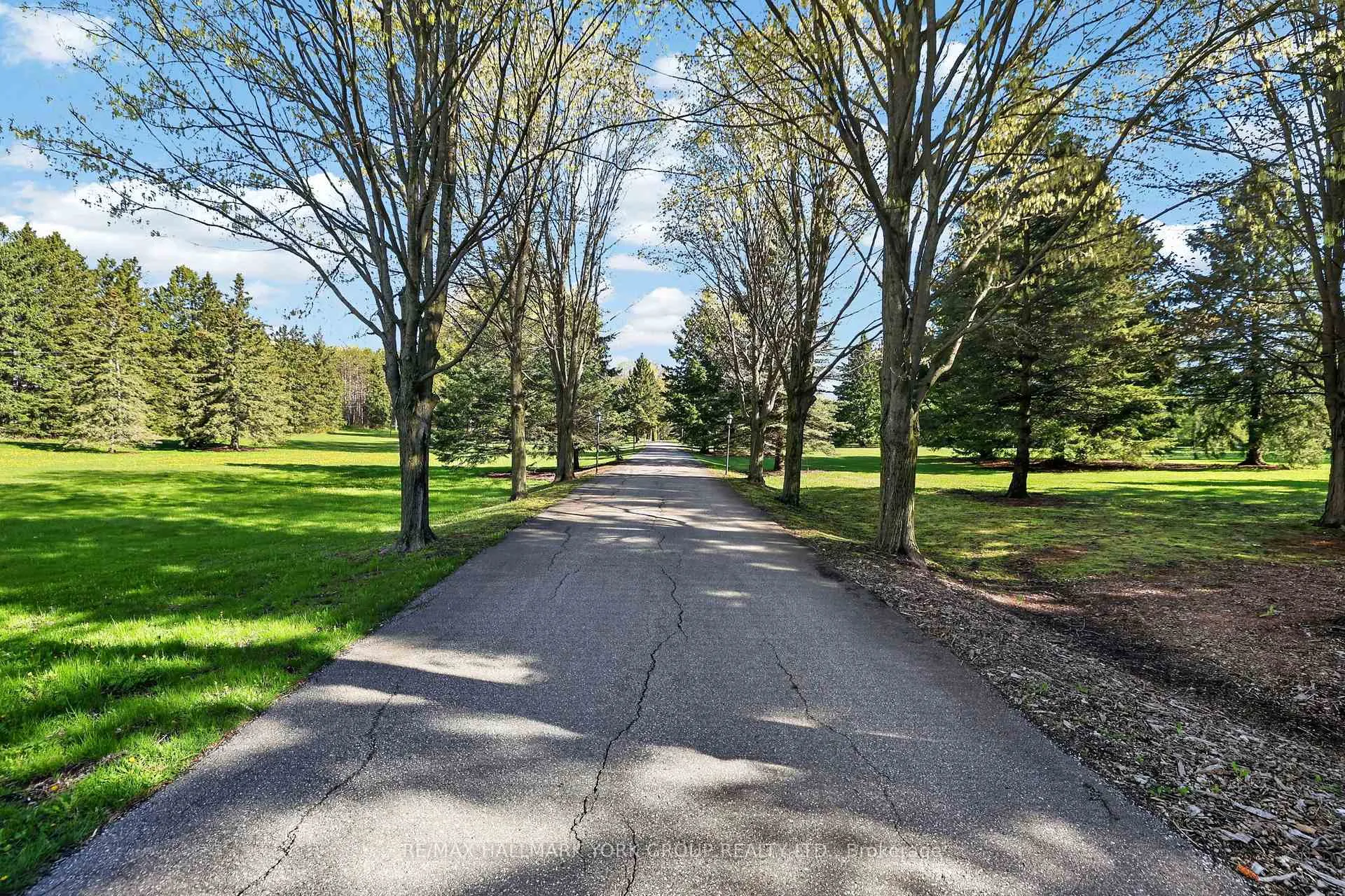 Photo 3 of 1020 18th Side Road, King, Rural King — HOMEH