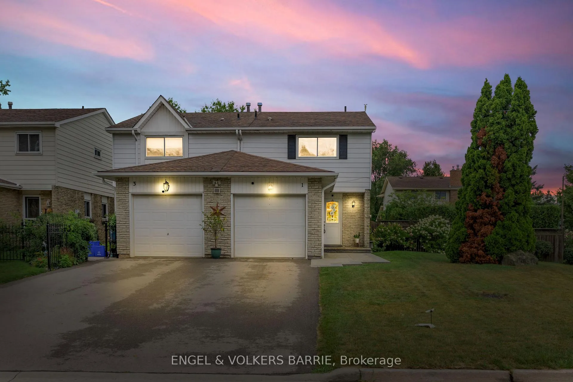 Photo 1 of 1 Aspen Court, Hamilton, Waterdown — HOMEH