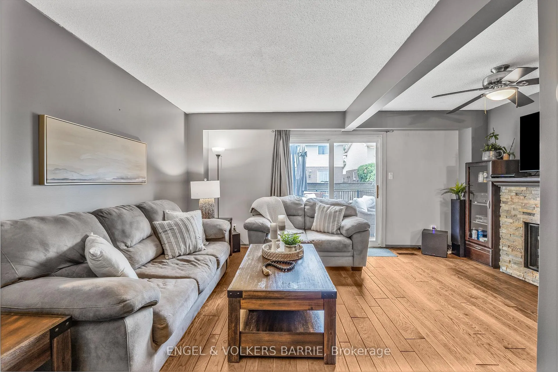 Photo 7 of 1 Aspen Court, Hamilton, Waterdown — HOMEH