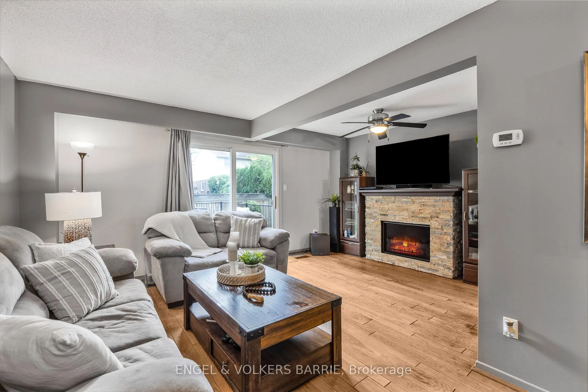 Photo 8 of 1 Aspen Court, Hamilton, Waterdown — HOMEH