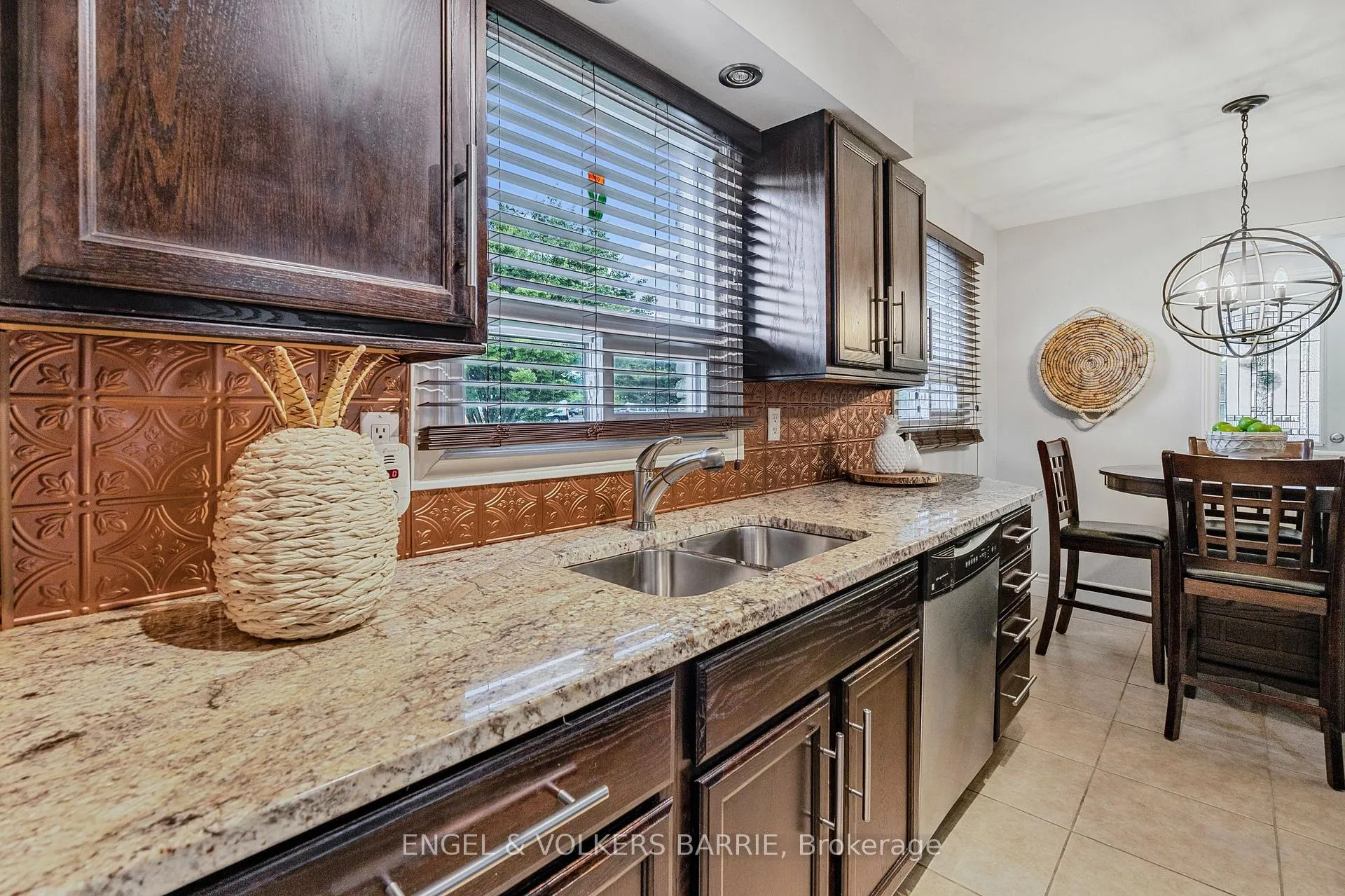 Photo 10 of 1 Aspen Court, Hamilton, Waterdown — HOMEH