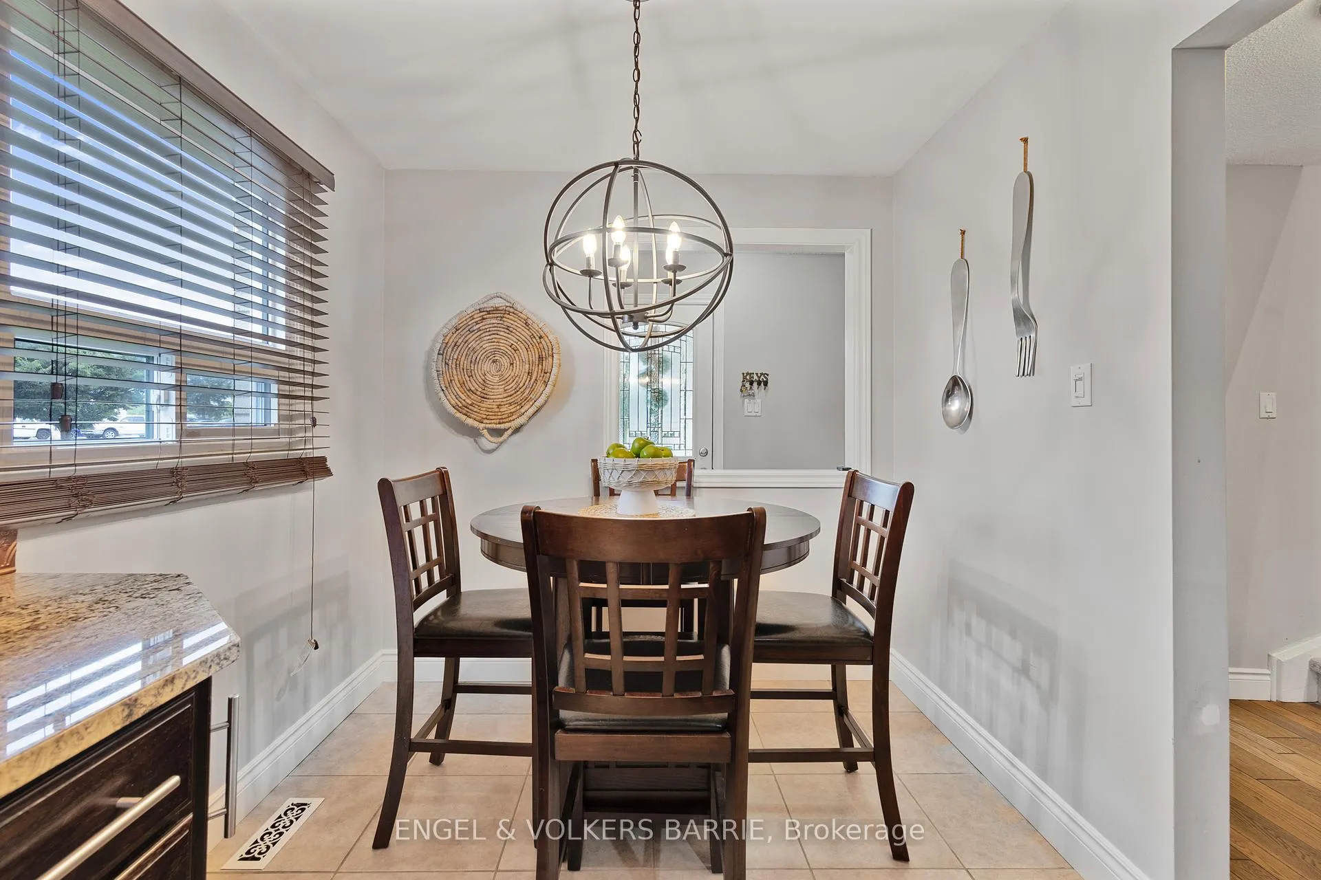 Photo 11 of 1 Aspen Court, Hamilton, Waterdown — HOMEH