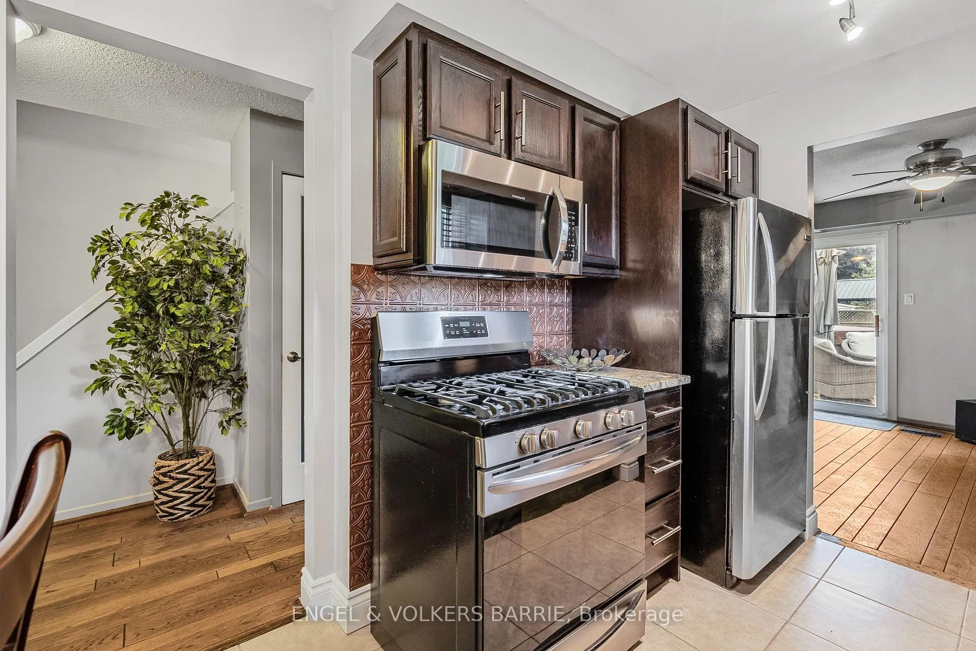 Photo 13 of 1 Aspen Court, Hamilton, Waterdown — HOMEH