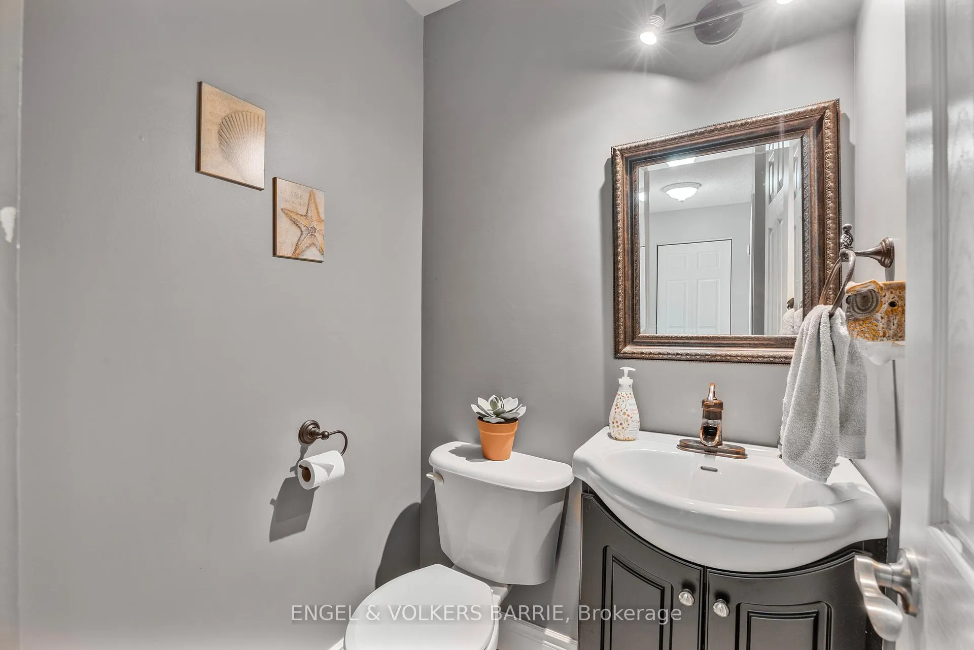 Photo 14 of 1 Aspen Court, Hamilton, Waterdown — HOMEH