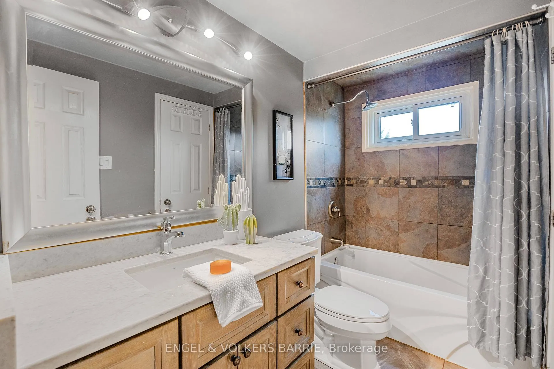Photo 18 of 1 Aspen Court, Hamilton, Waterdown — HOMEH