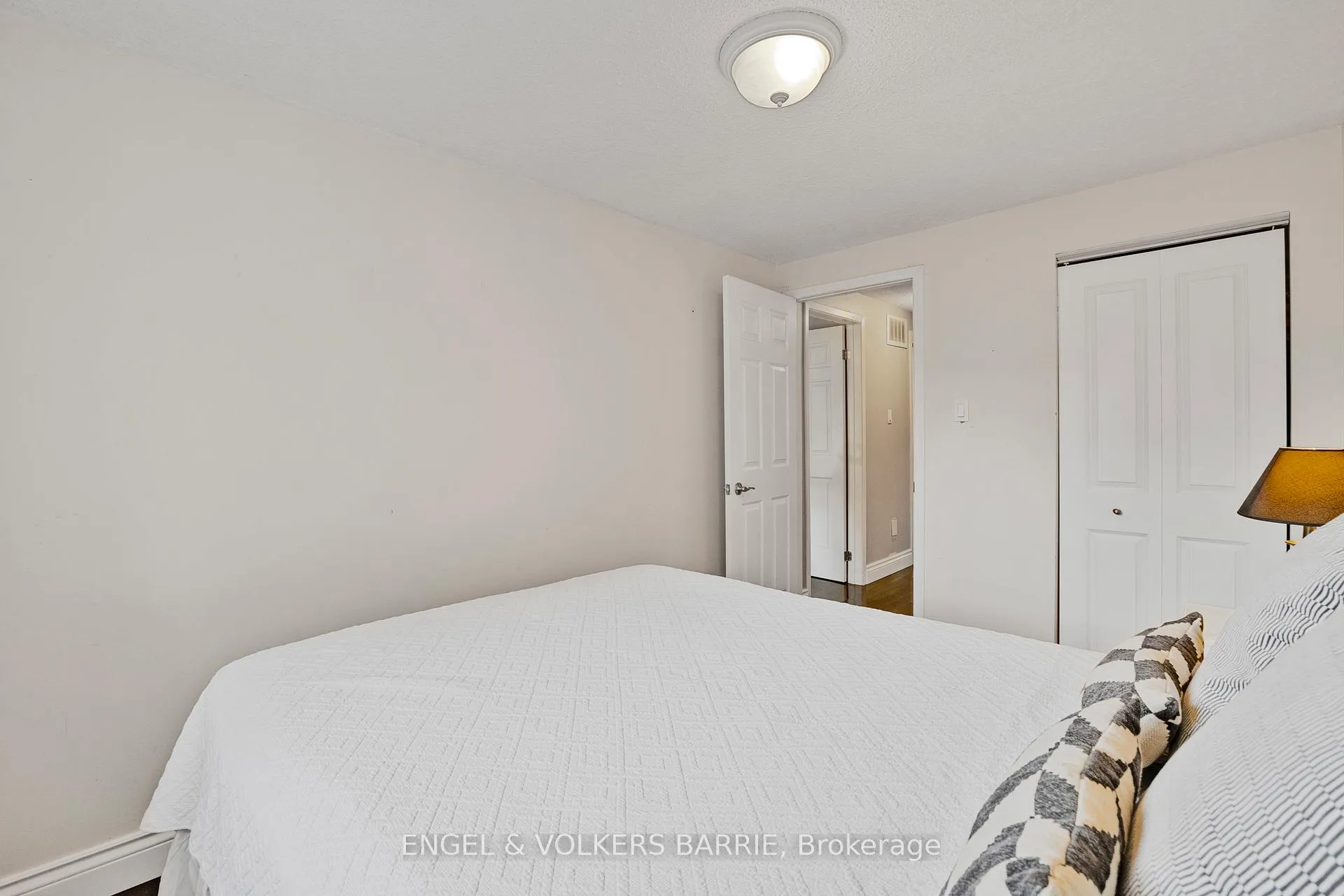 Photo 23 of 1 Aspen Court, Hamilton, Waterdown — HOMEH