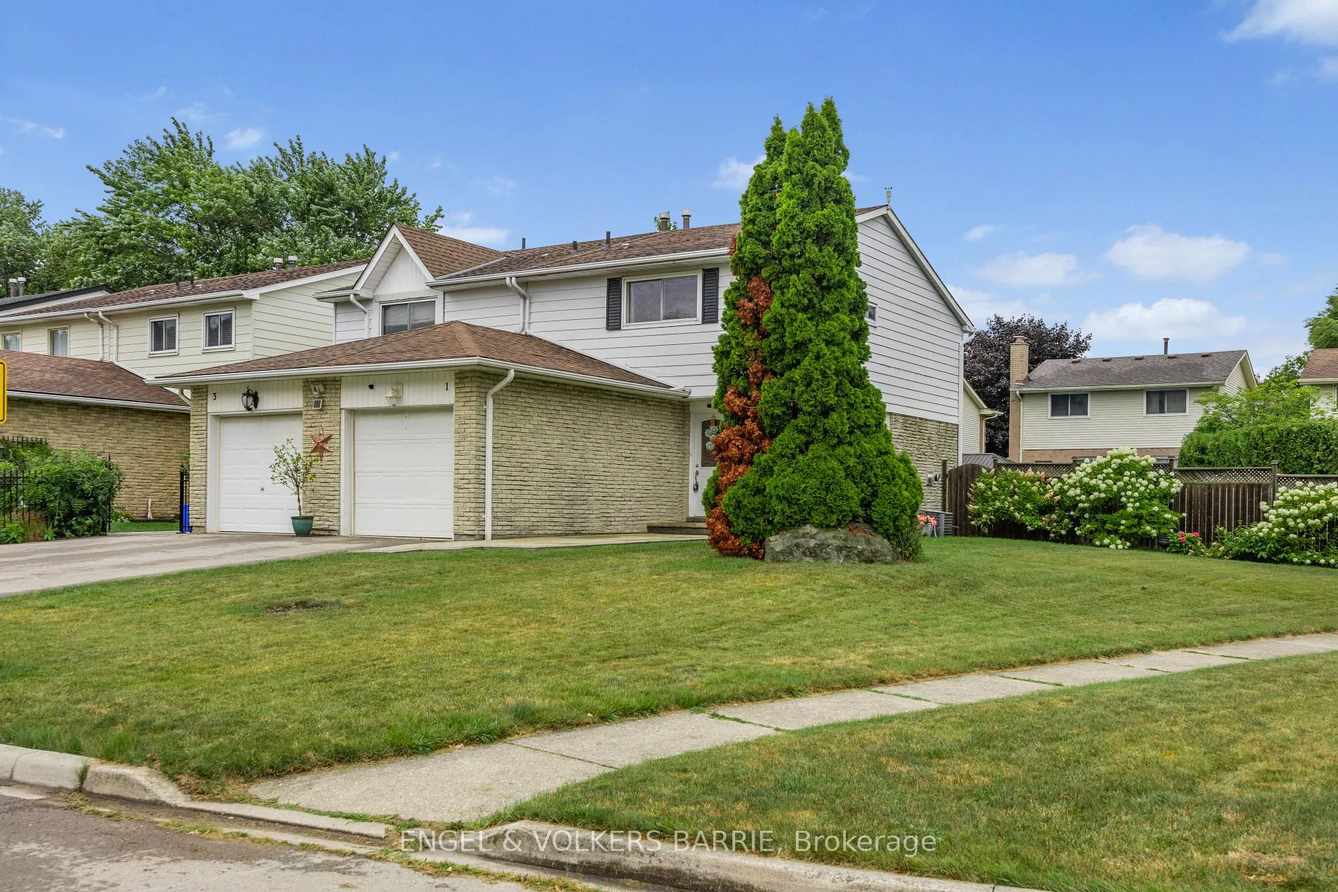Photo 34 of 1 Aspen Court, Hamilton, Waterdown — HOMEH