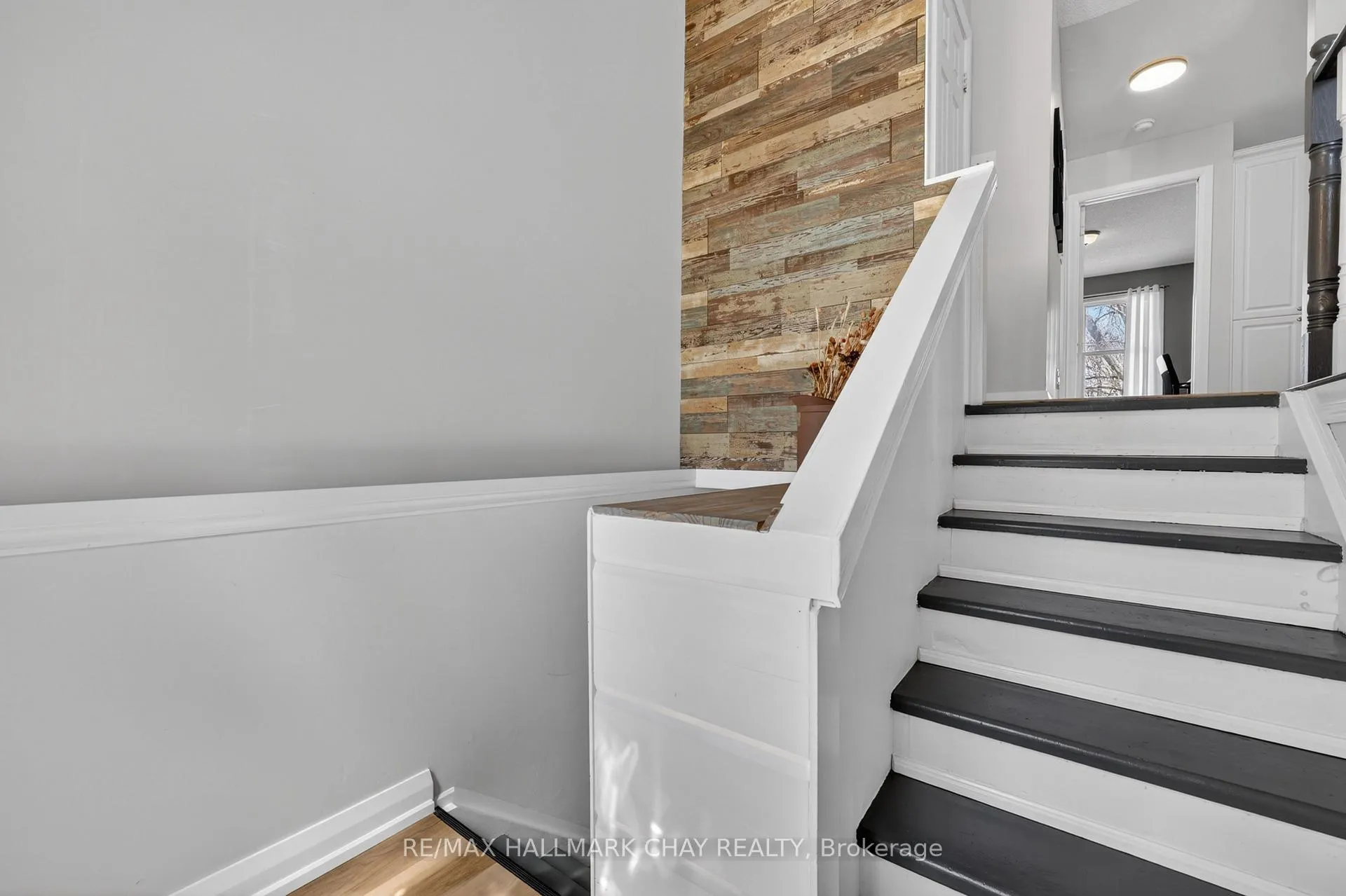 Photo 4 of 58 Biscayne Boulevard, Georgina, Keswick South — HOMEH