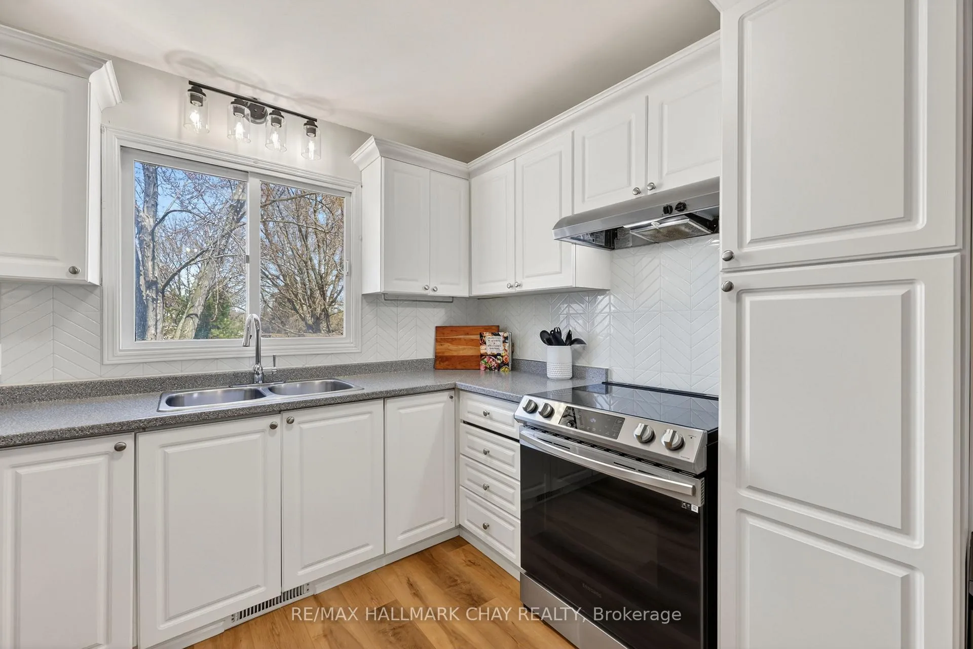 Photo 14 of 58 Biscayne Boulevard, Georgina, Keswick South — HOMEH