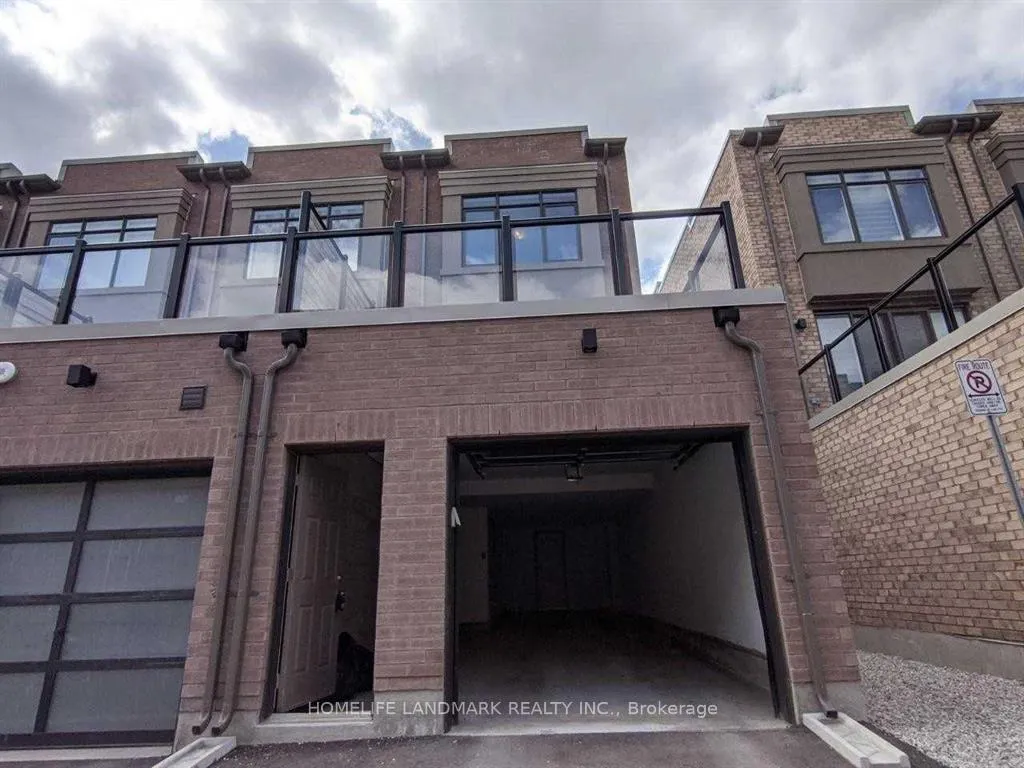 Photo 2 of 169 Salterton Circle, Vaughan, Rural Vaughan — HOMEH