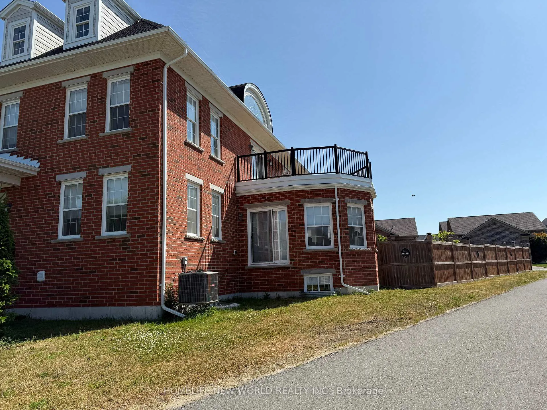 Photo 4 of 724 James Sweetman Avenue, Cobourg — HOMEH