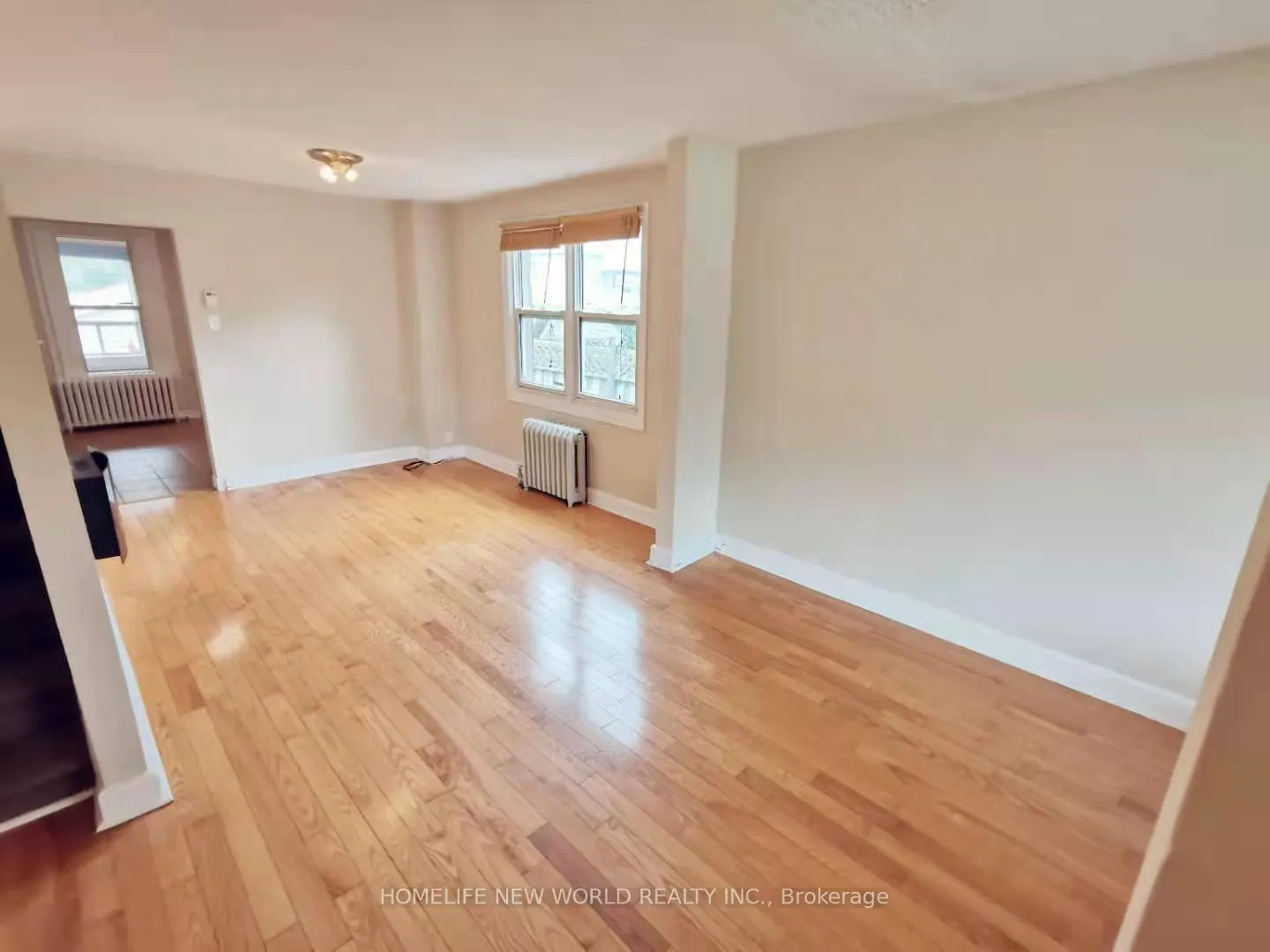 Photo 3 of 26 Epsom U2 Avenue, Toronto, Woodbine-Lumsden — HOMEH