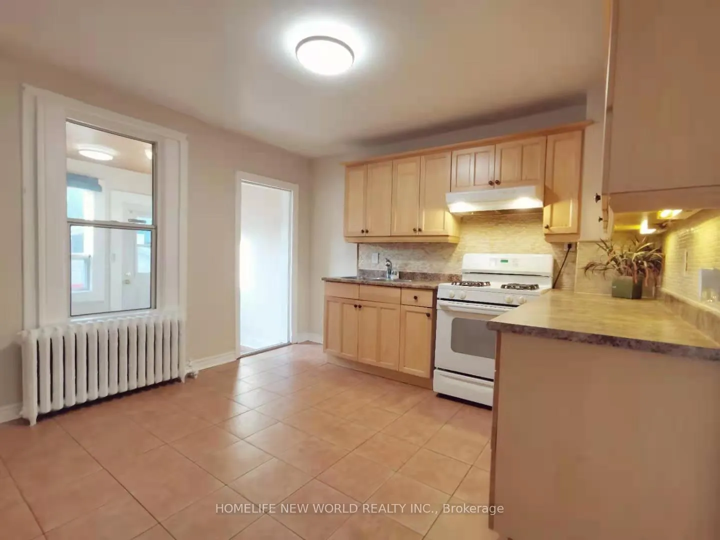 Photo 5 of 26 Epsom U2 Avenue, Toronto, Woodbine-Lumsden — HOMEH