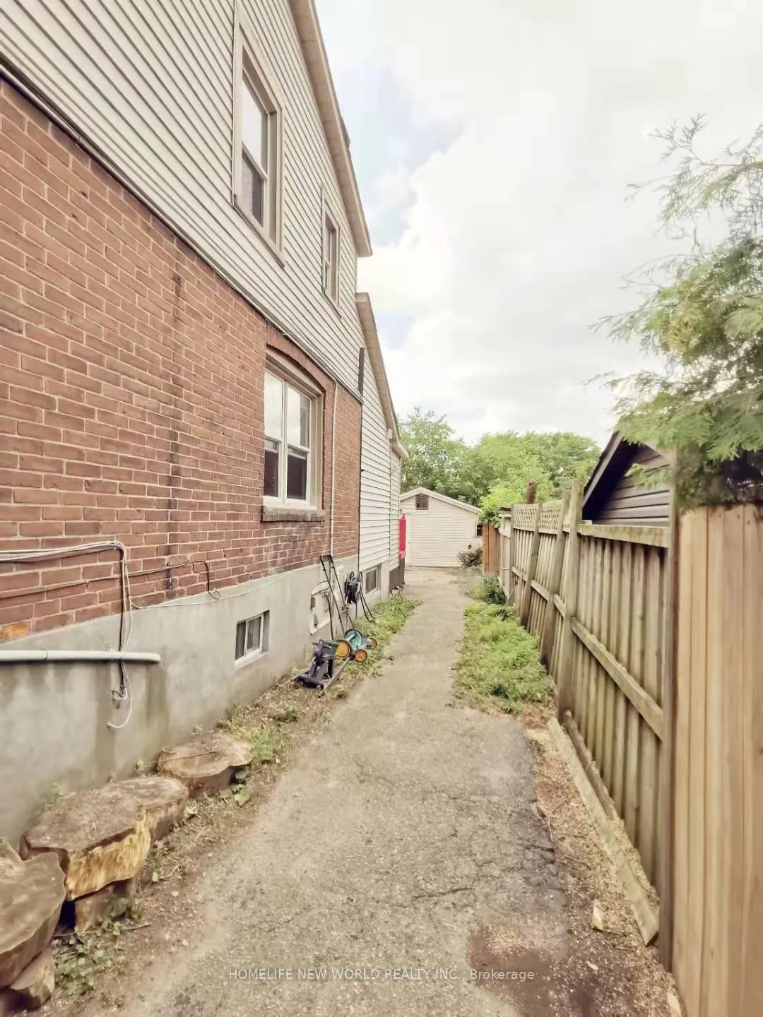 Photo 13 of 26 Epsom U2 Avenue, Toronto, Woodbine-Lumsden — HOMEH